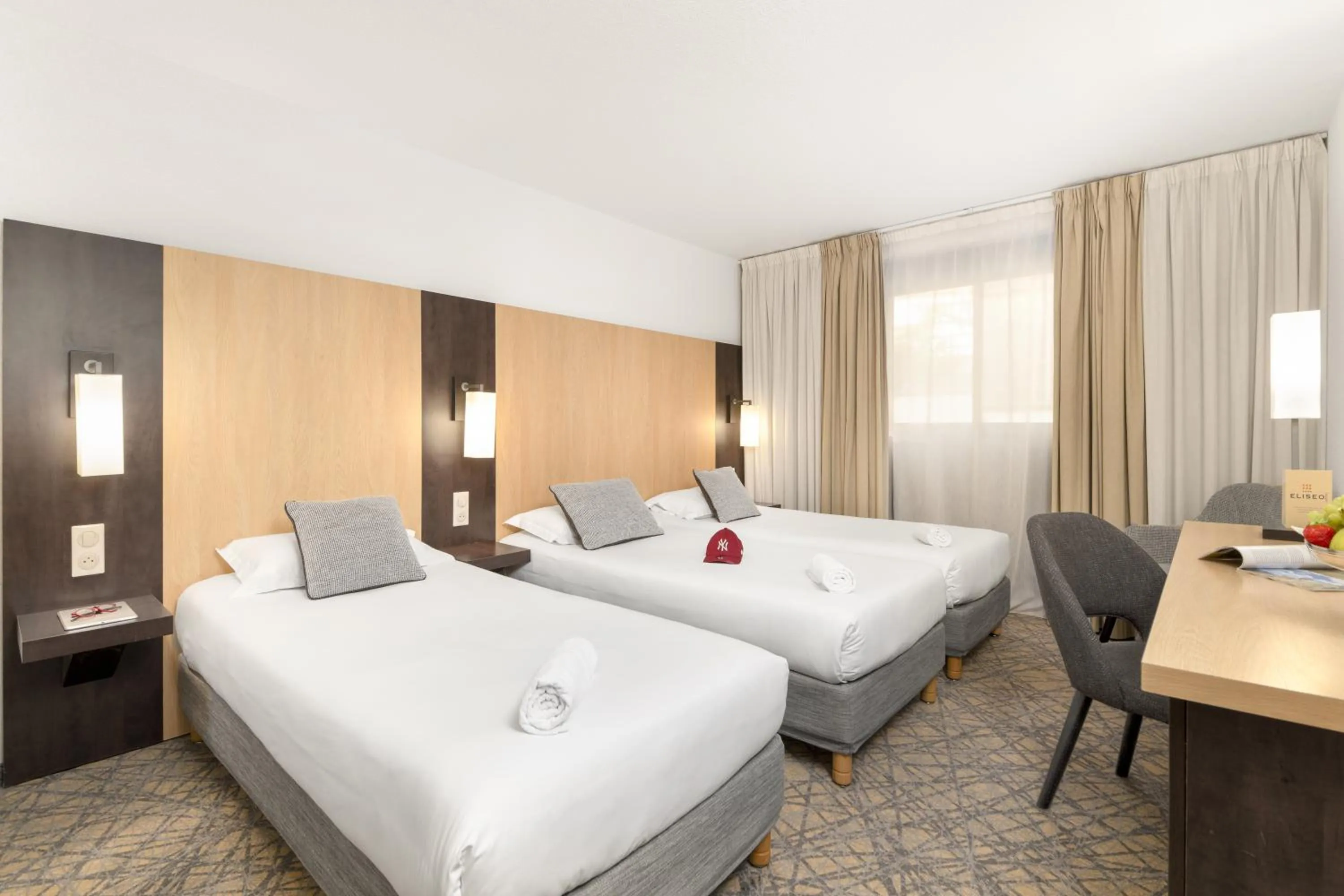 Photo of the whole room, Bed in Hôtel Eliseo