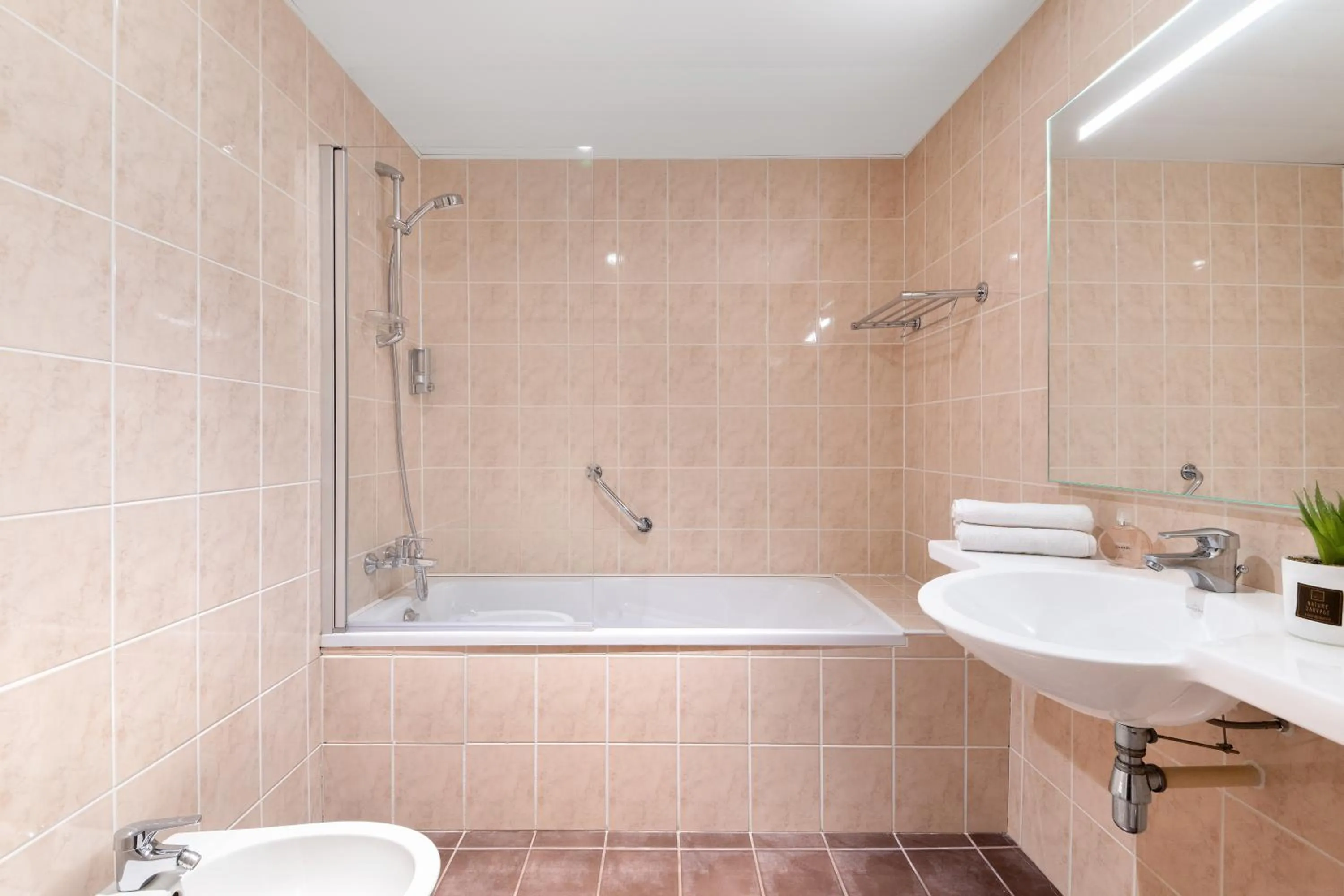 Bathroom in Hôtel Eliseo