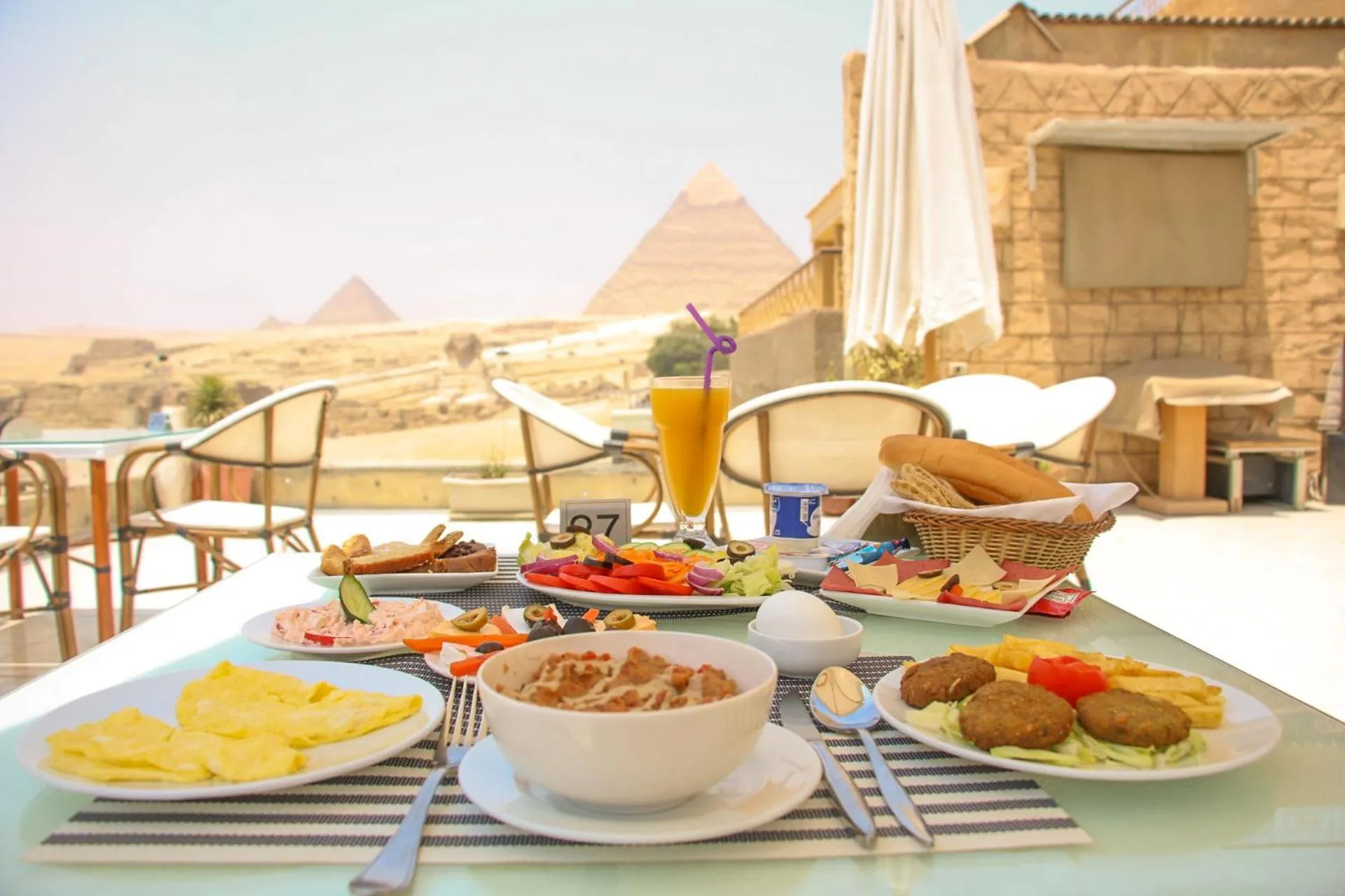 Restaurant/places to eat in Pyramids Valley Boutique Hotel
