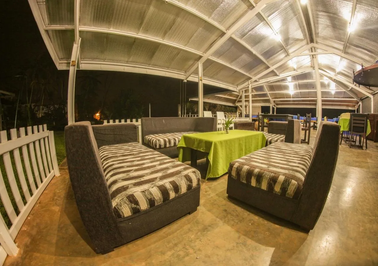 Restaurant/places to eat in White Rose Beach Resort