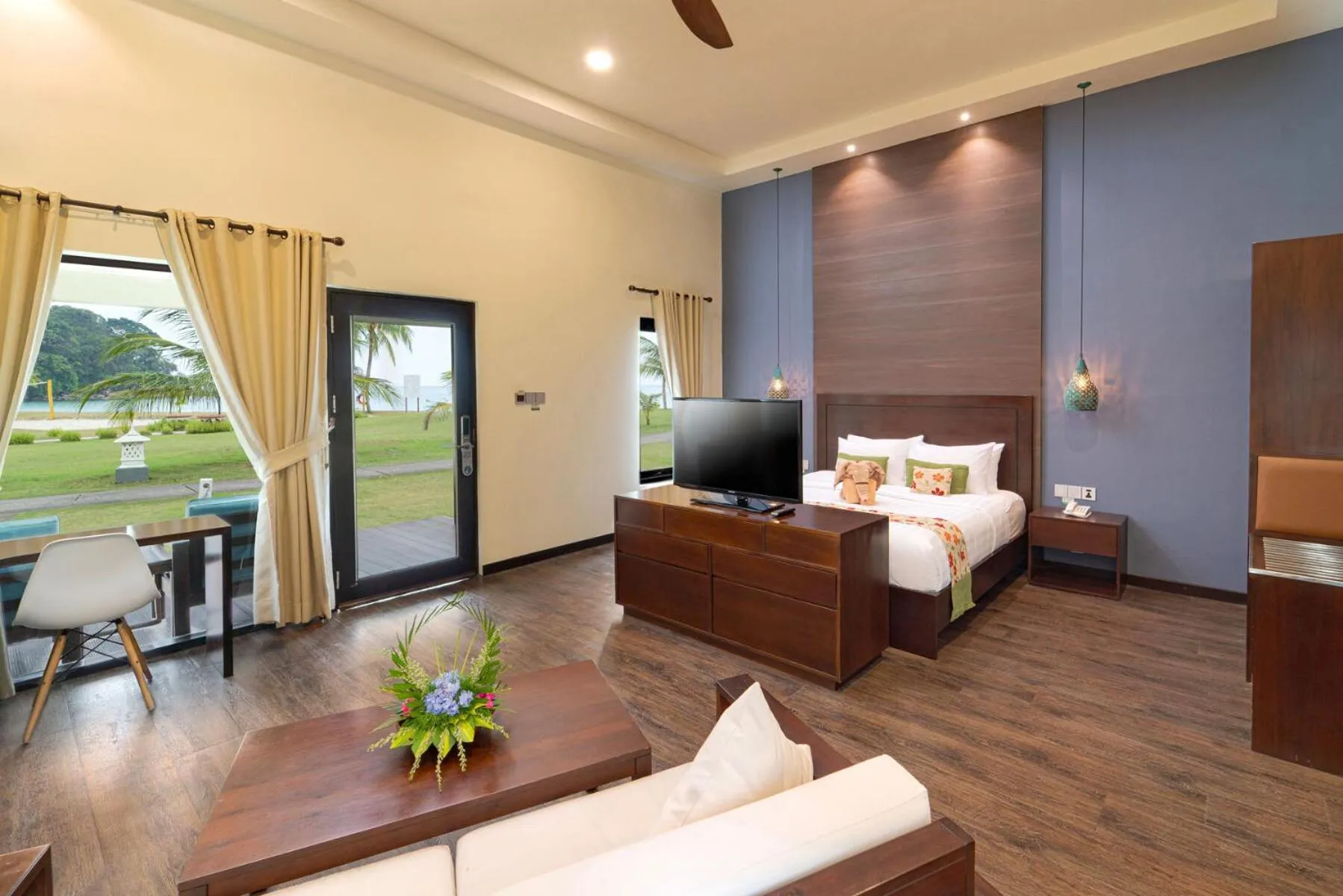 Bed in Mayang Sari Beach Resort