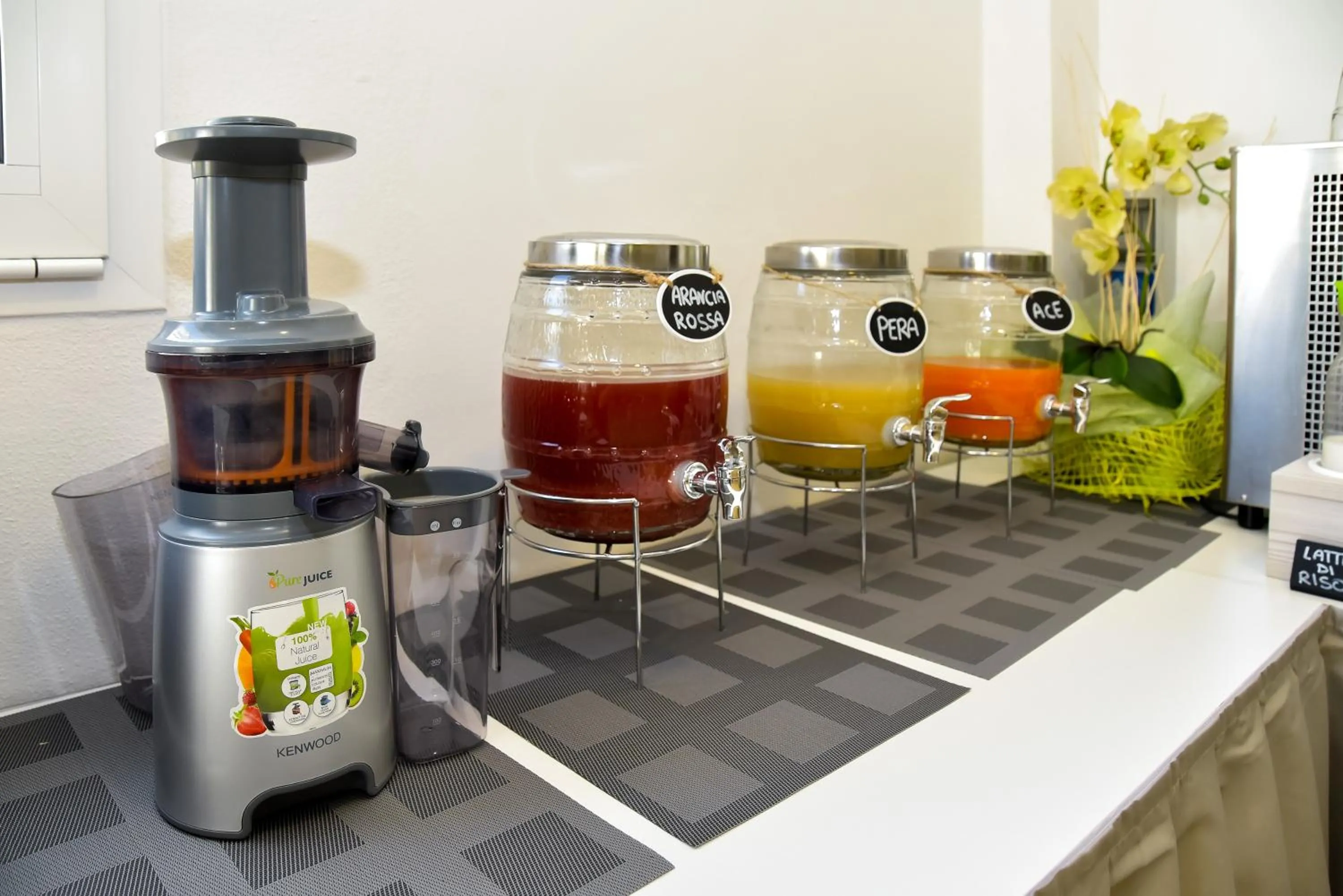 Restaurant/places to eat in Hotel Concorde