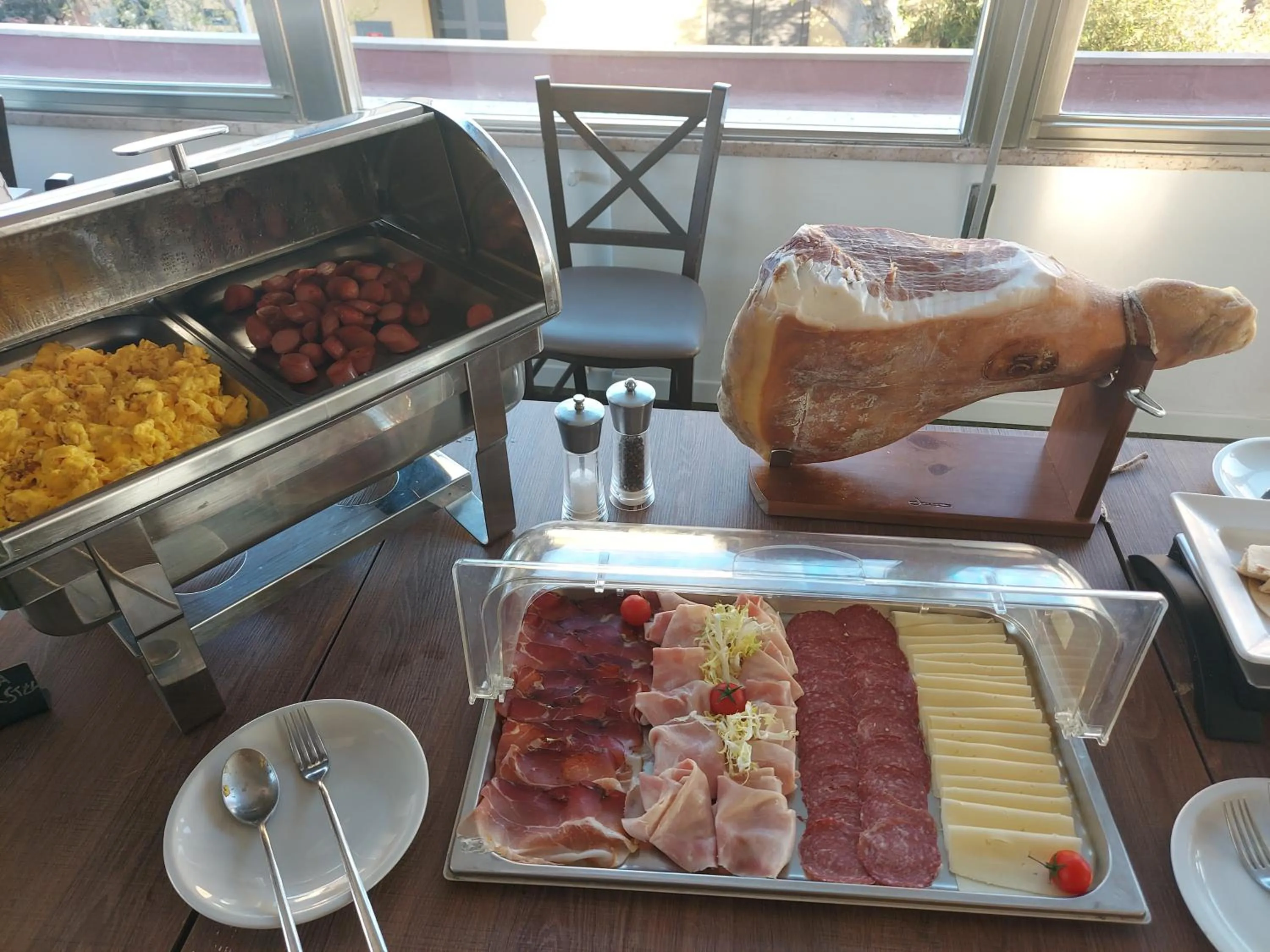 Restaurant/places to eat in Hotel Concorde