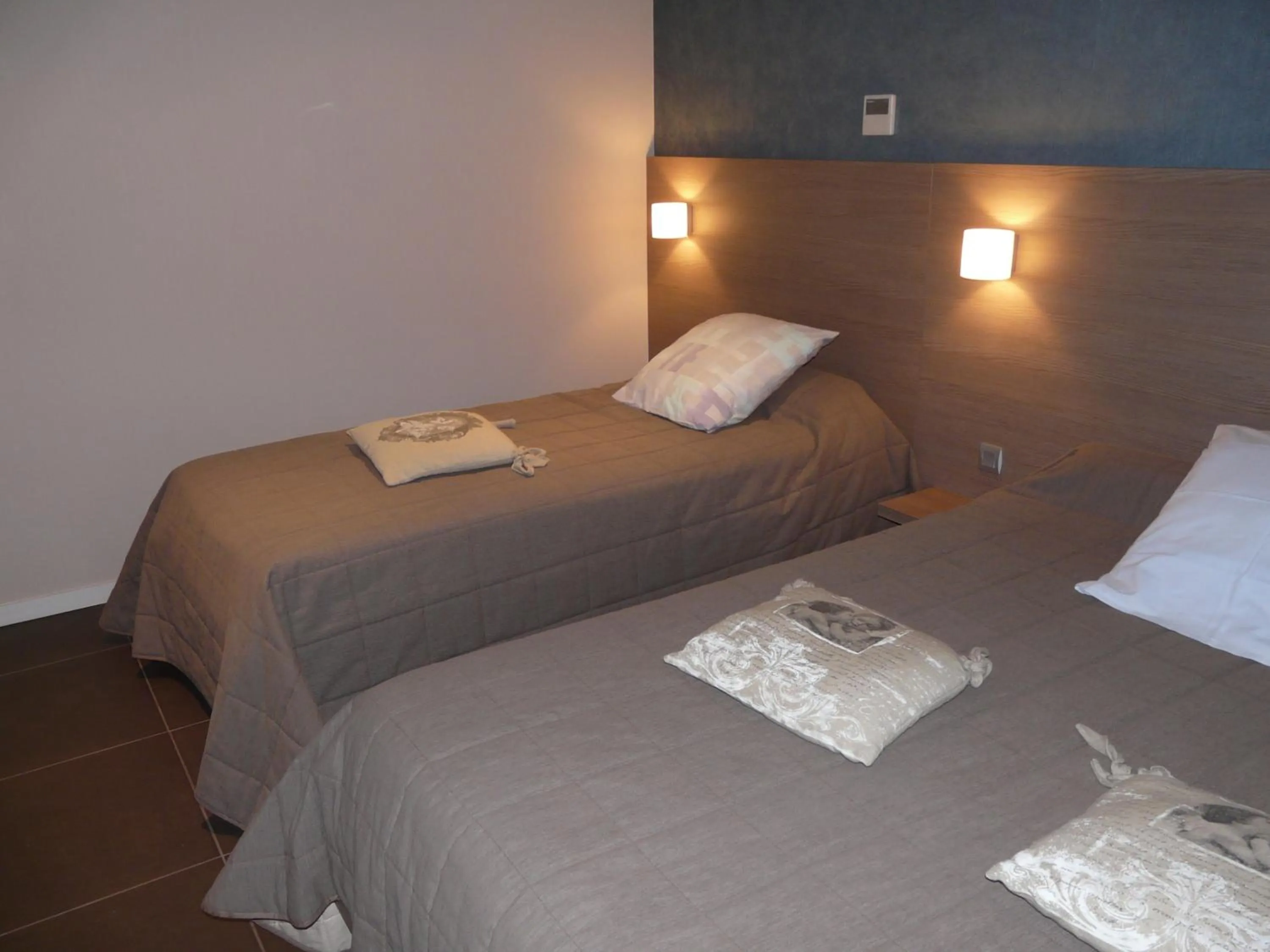 Bedroom, Bed in The Originals City, Hôtel de France, Bessines-sur-Gartempe