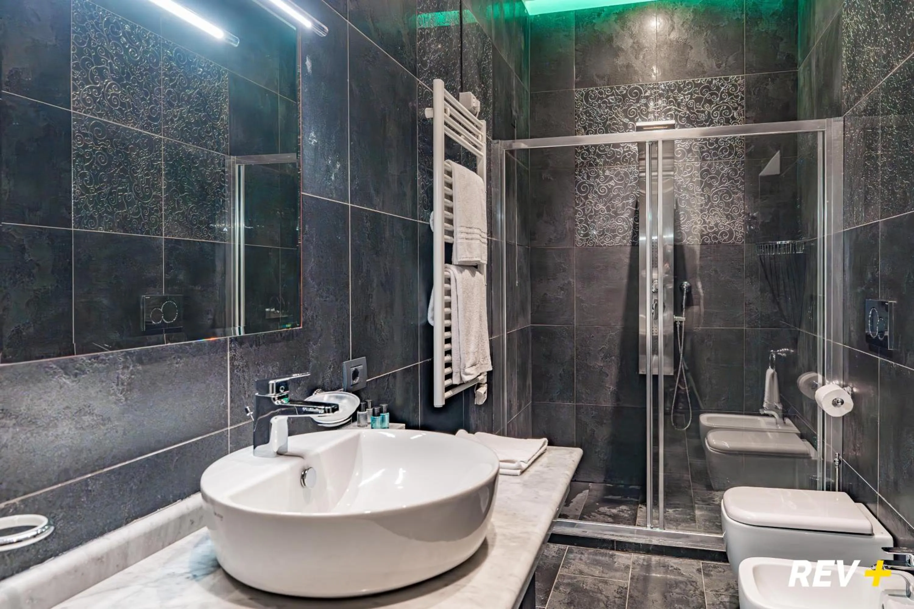 Bathroom in Via Veneto Suites