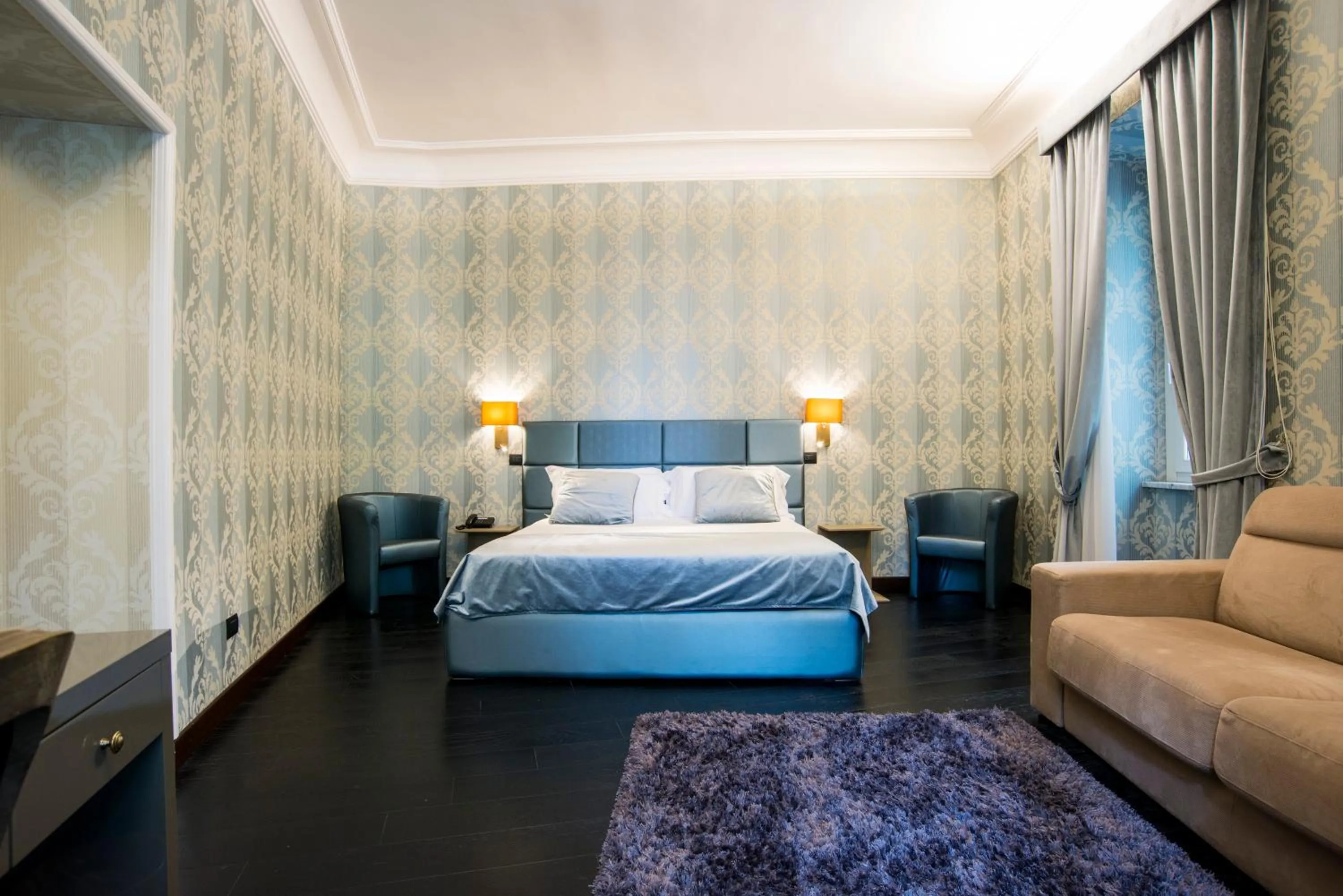 Deluxe Suite in Via Veneto Suites