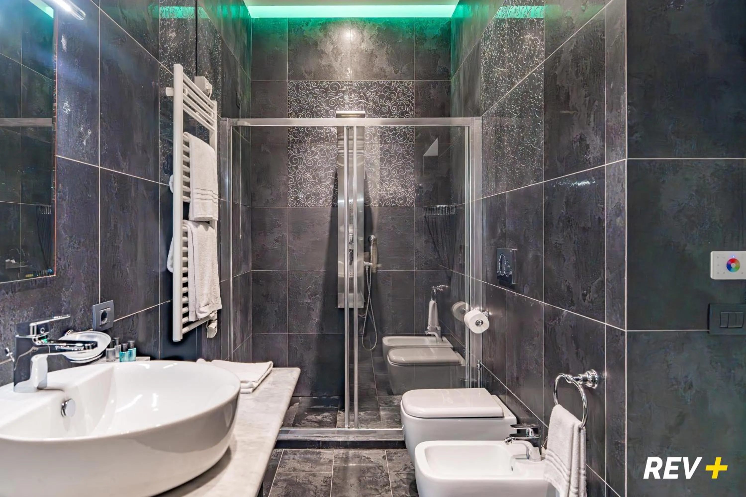 Bathroom in Via Veneto Suites