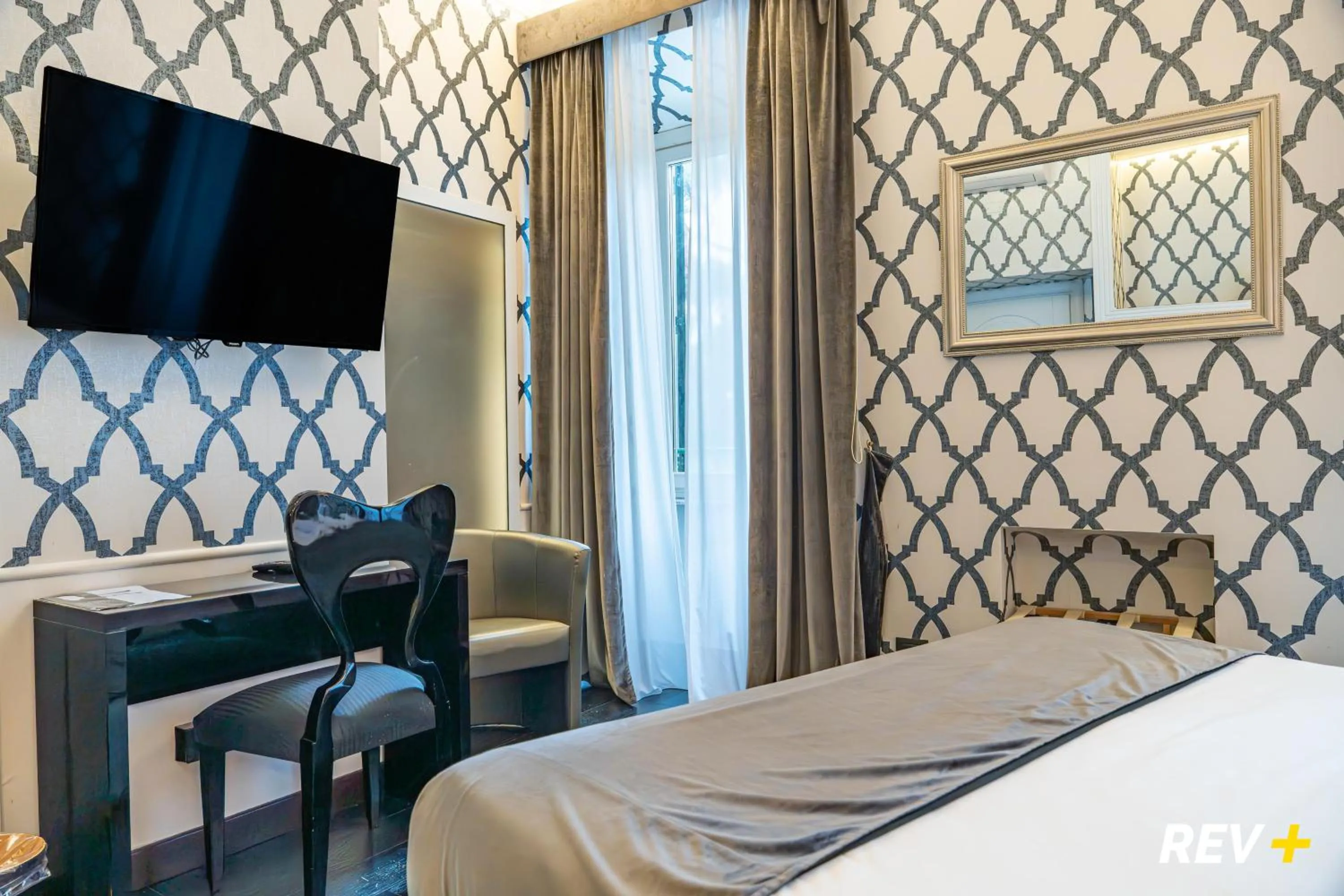 Photo of the whole room, Bed in Via Veneto Suites