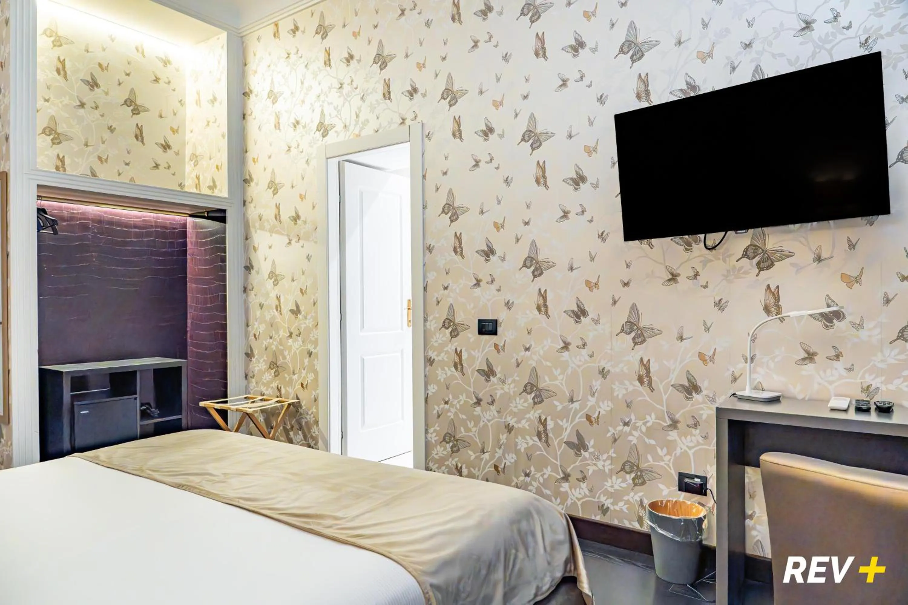 Photo of the whole room, Bed in Via Veneto Suites