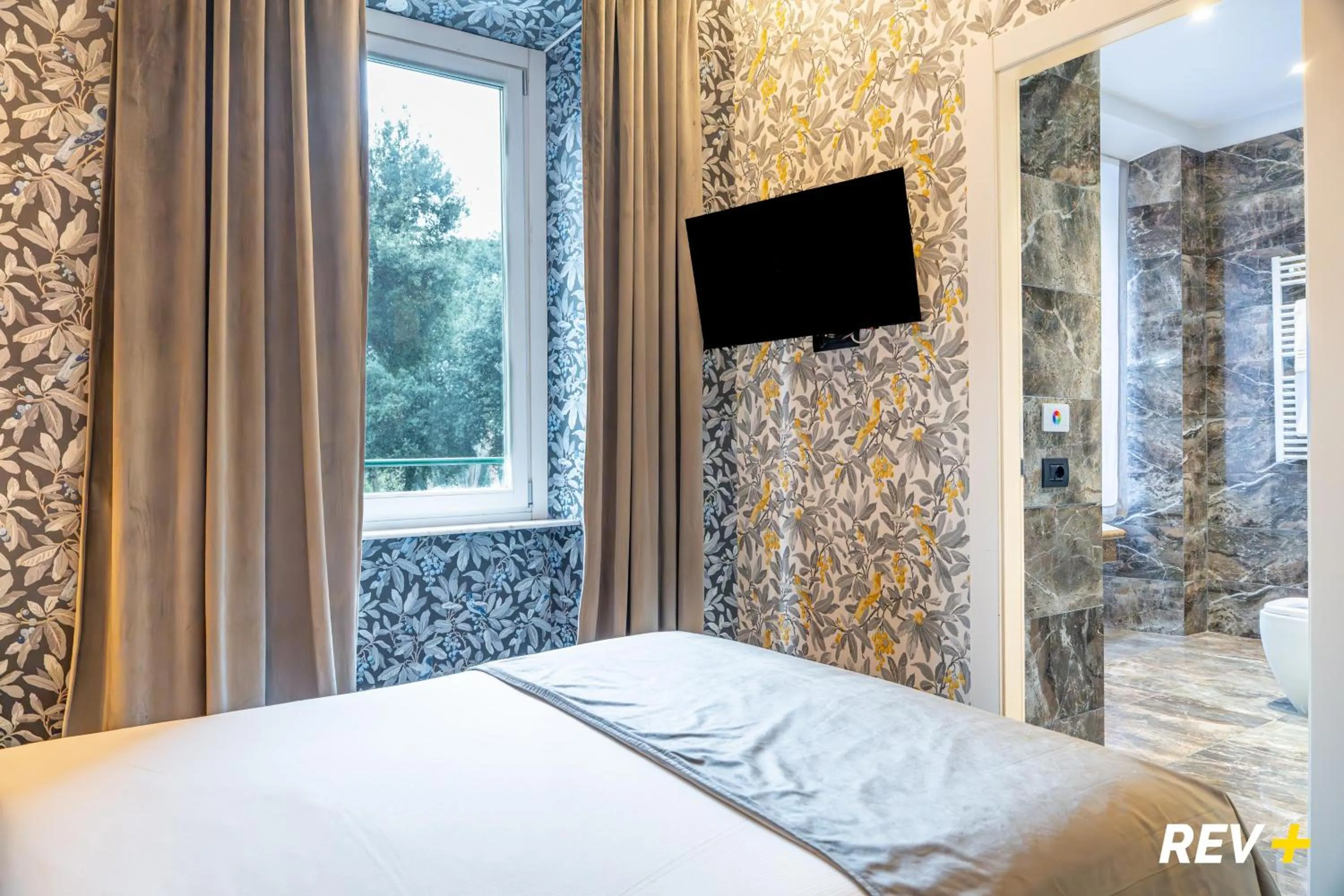 Photo of the whole room, Bed in Via Veneto Suites