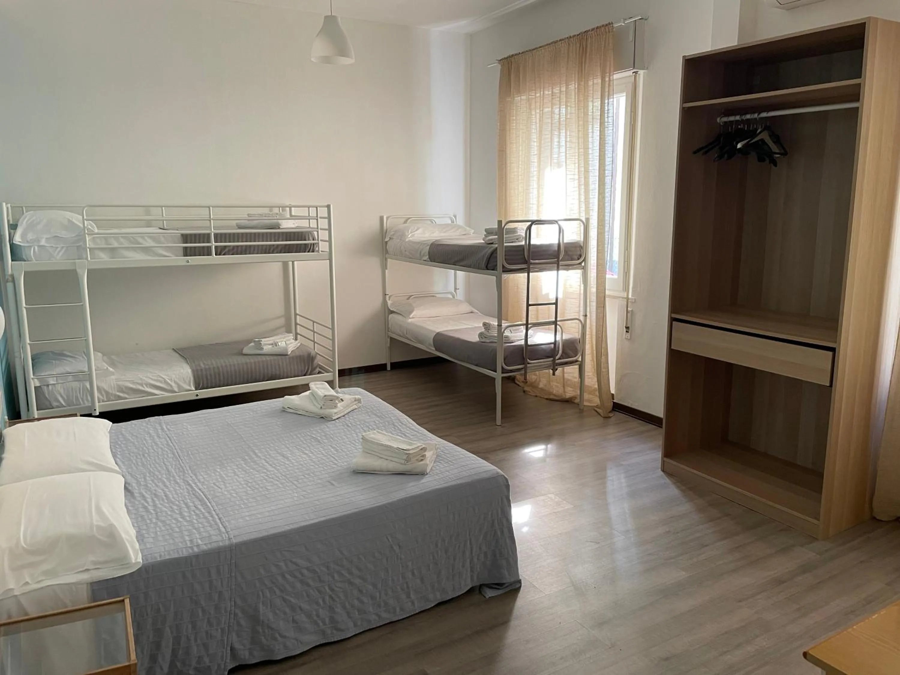 Bedroom, Bed in Hotel Aloha