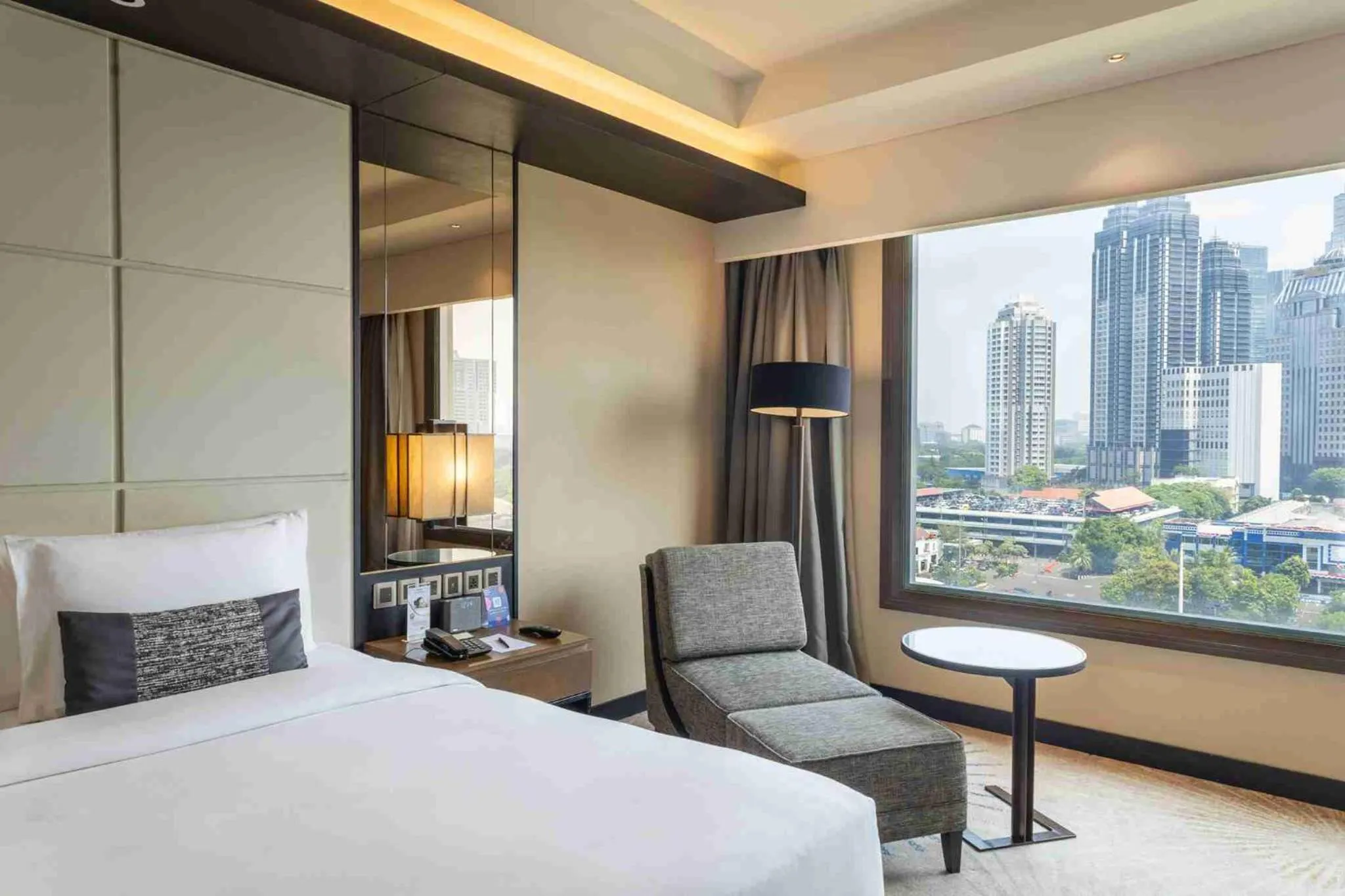 View (from property/room), Bed in Mangkuluhur ARTOTEL SUITES
