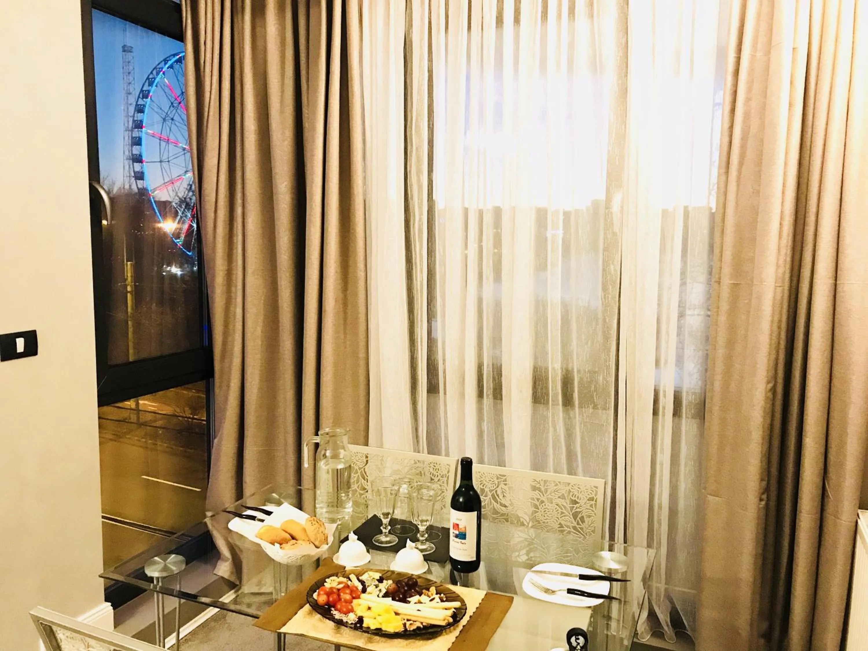 Dining area in Brater Luxury