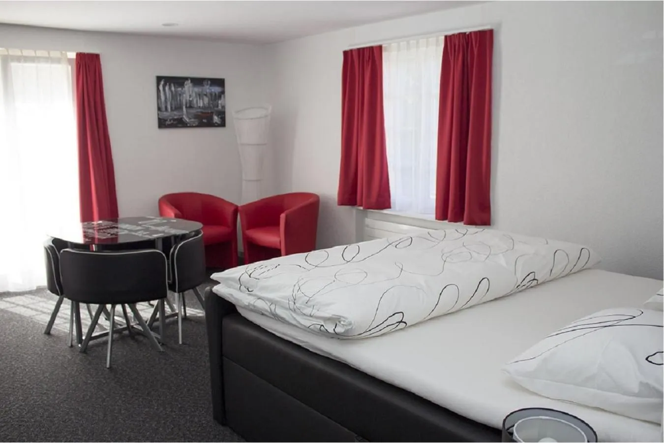 Photo of the whole room in Hôtel du Chasseur