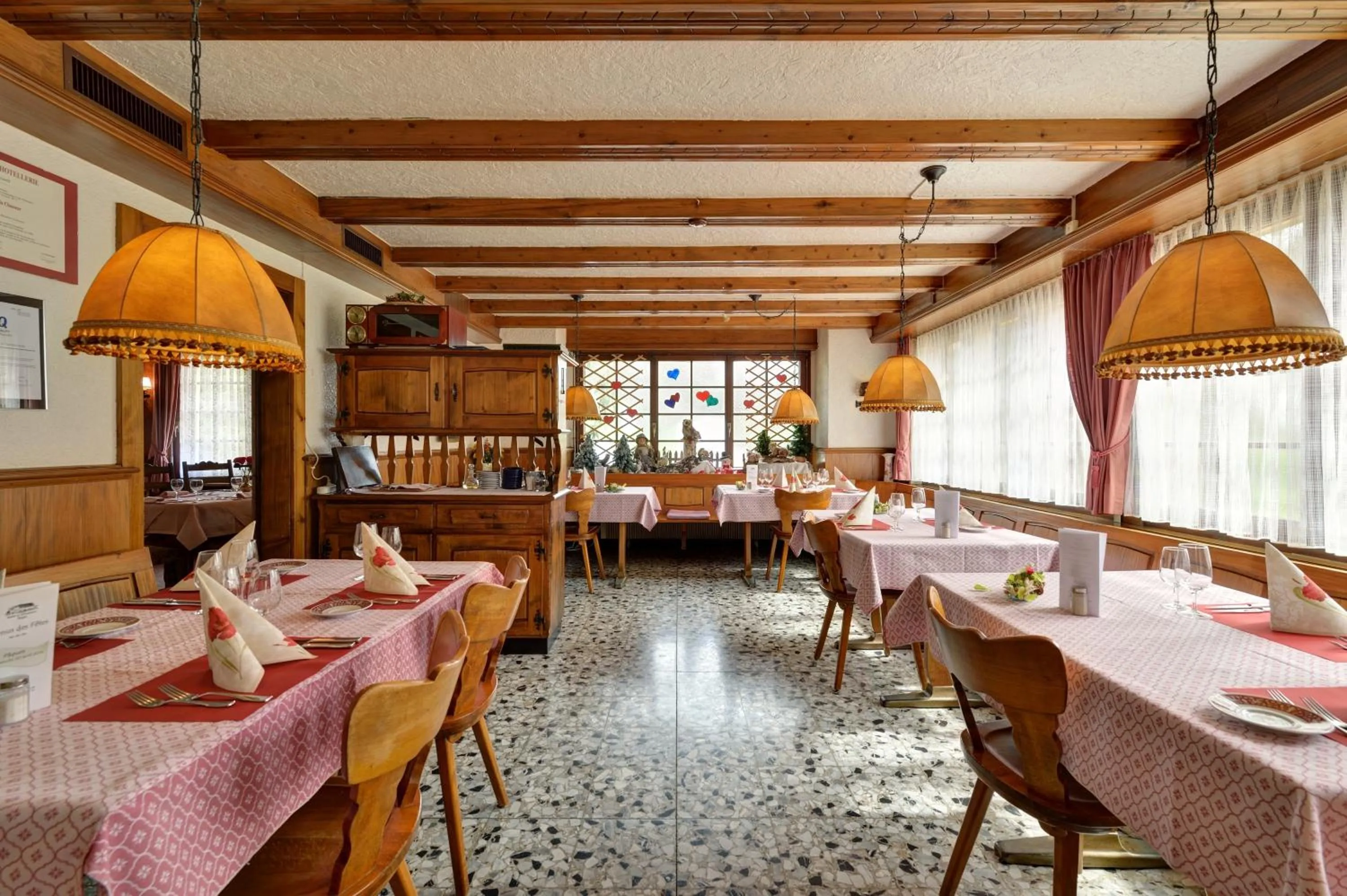 Restaurant/places to eat in Hôtel du Chasseur