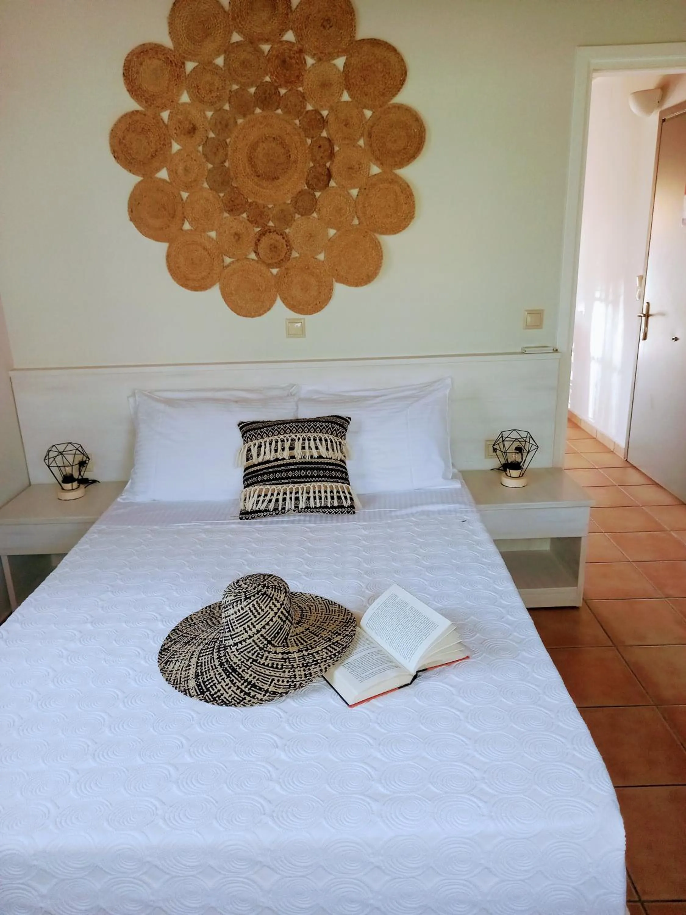 Bedroom, Bed in Alexander Apartments