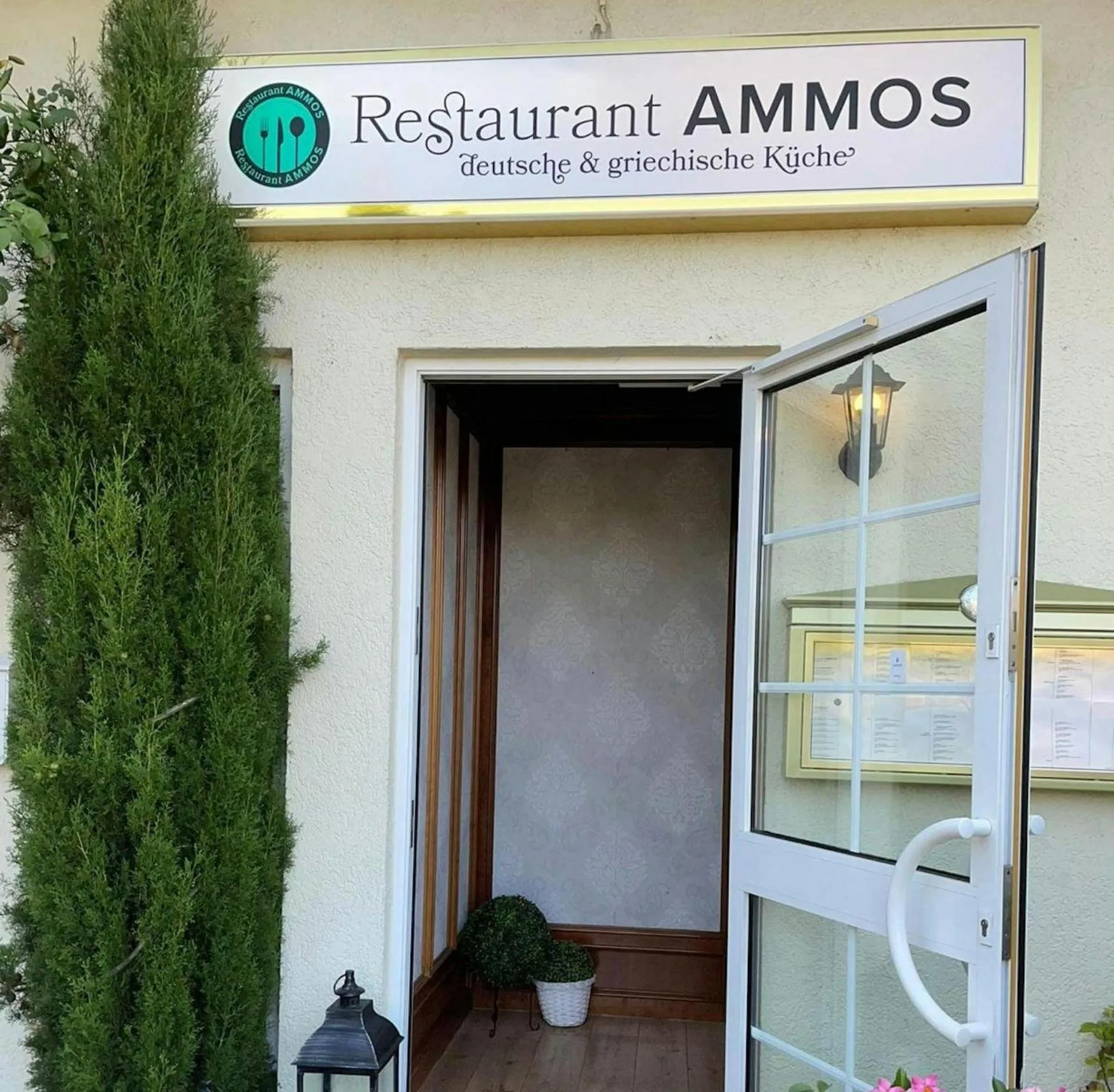 Restaurant/places to eat in Residenz Royal