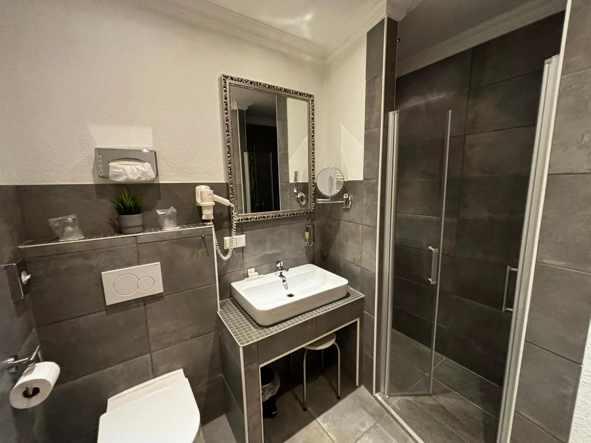 Shower in Residenz Royal