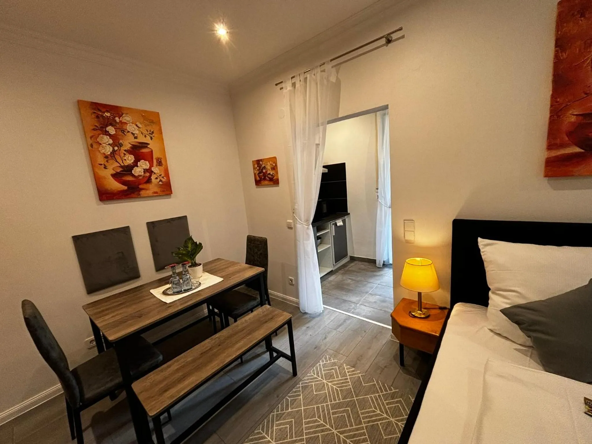 Dining area, Bed in Residenz Royal