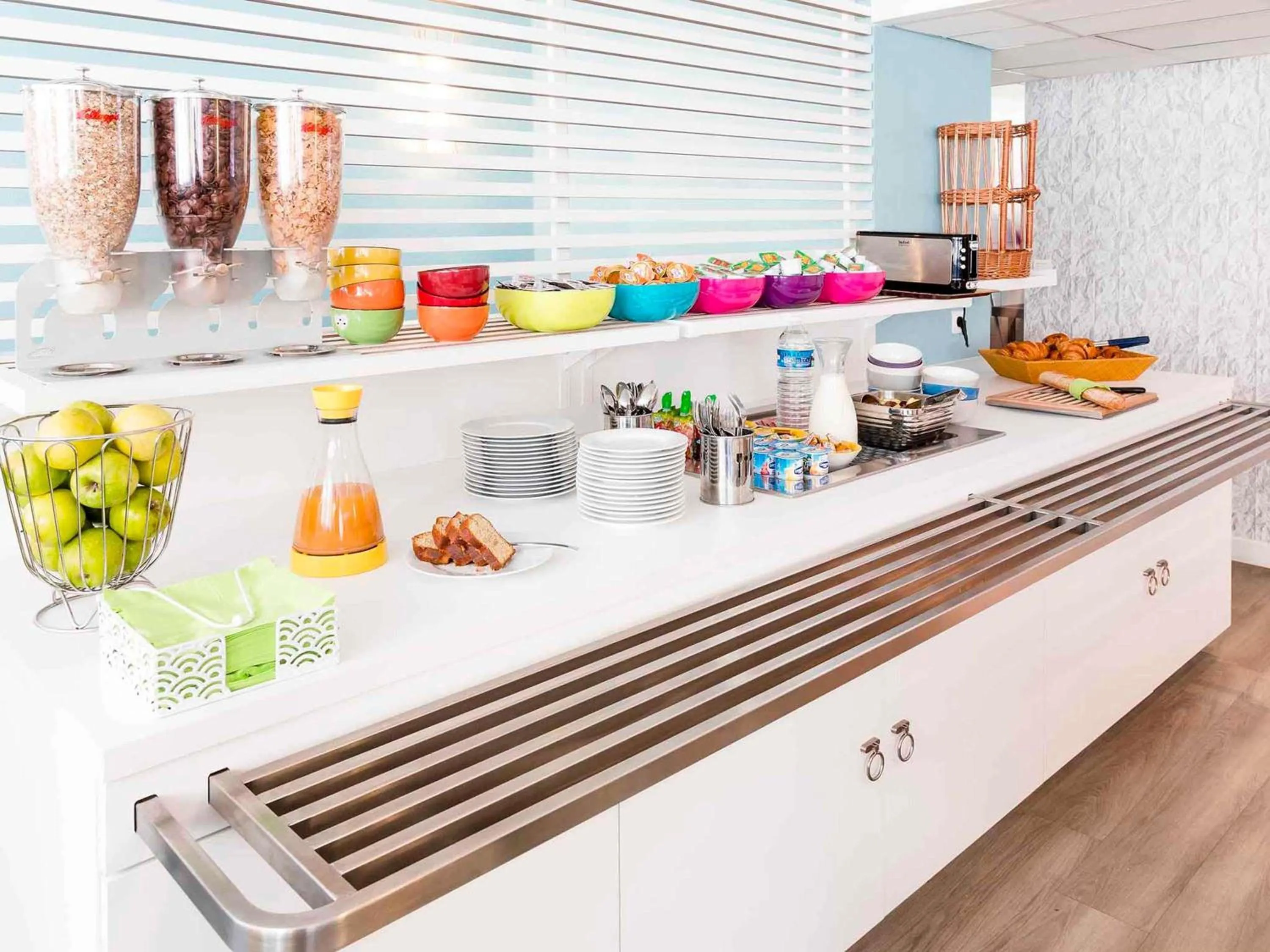 Breakfast in ibis Styles Marseille Centre Prado Place Castellane