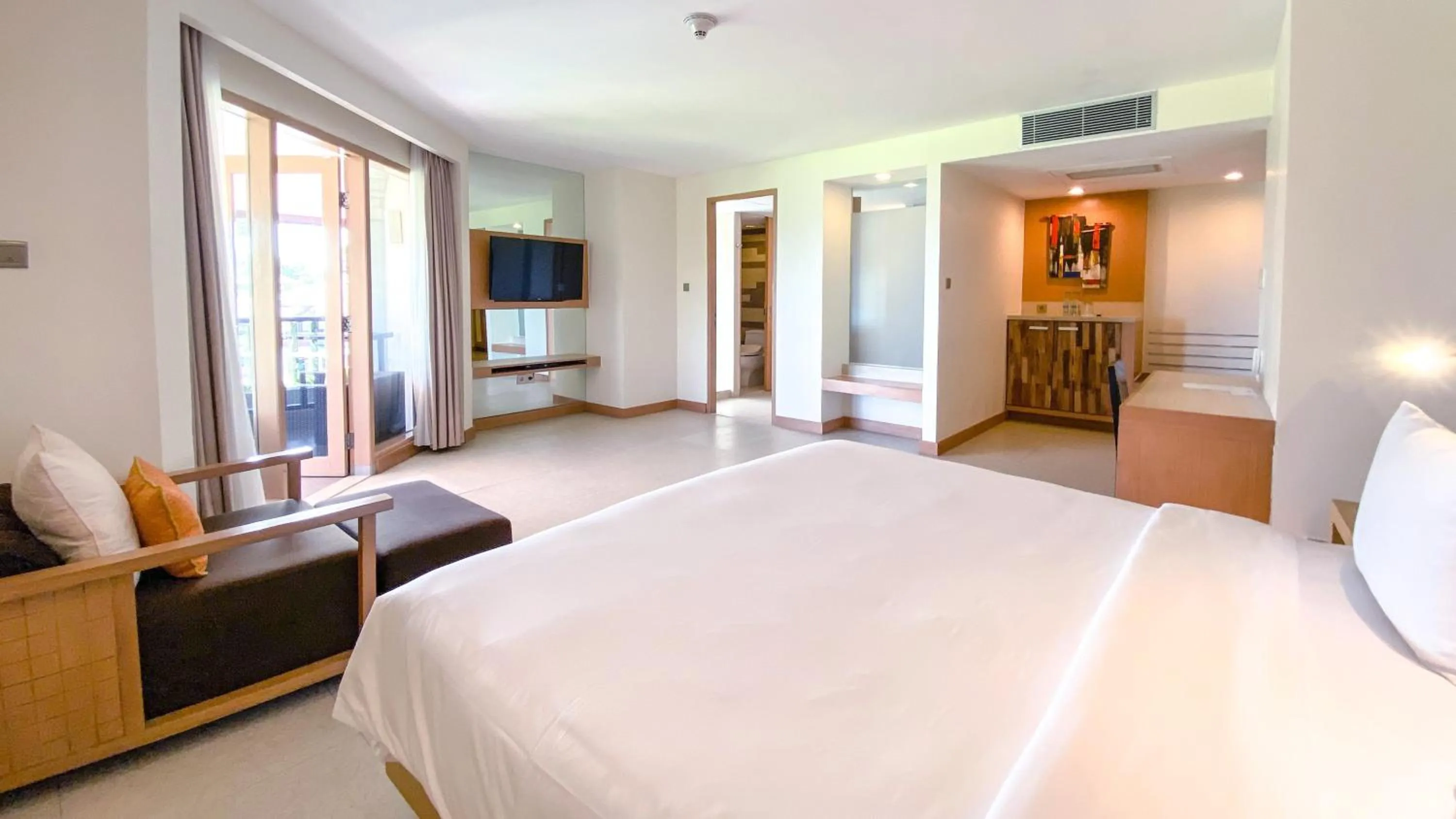 Photo of the whole room, Bed in Holiday Inn Resort Baruna Bali by IHG