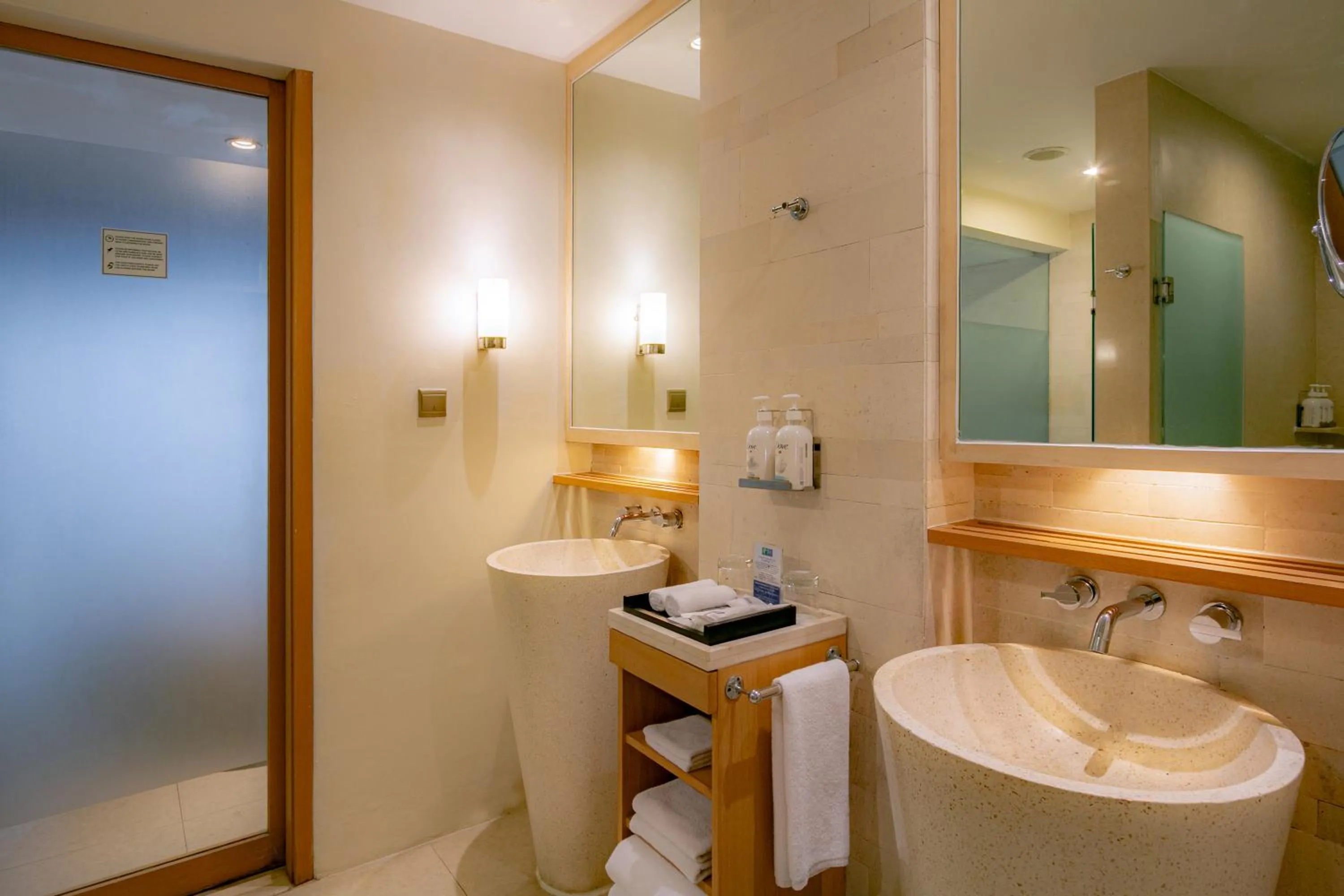 Toilet in Holiday Inn Resort Baruna Bali by IHG