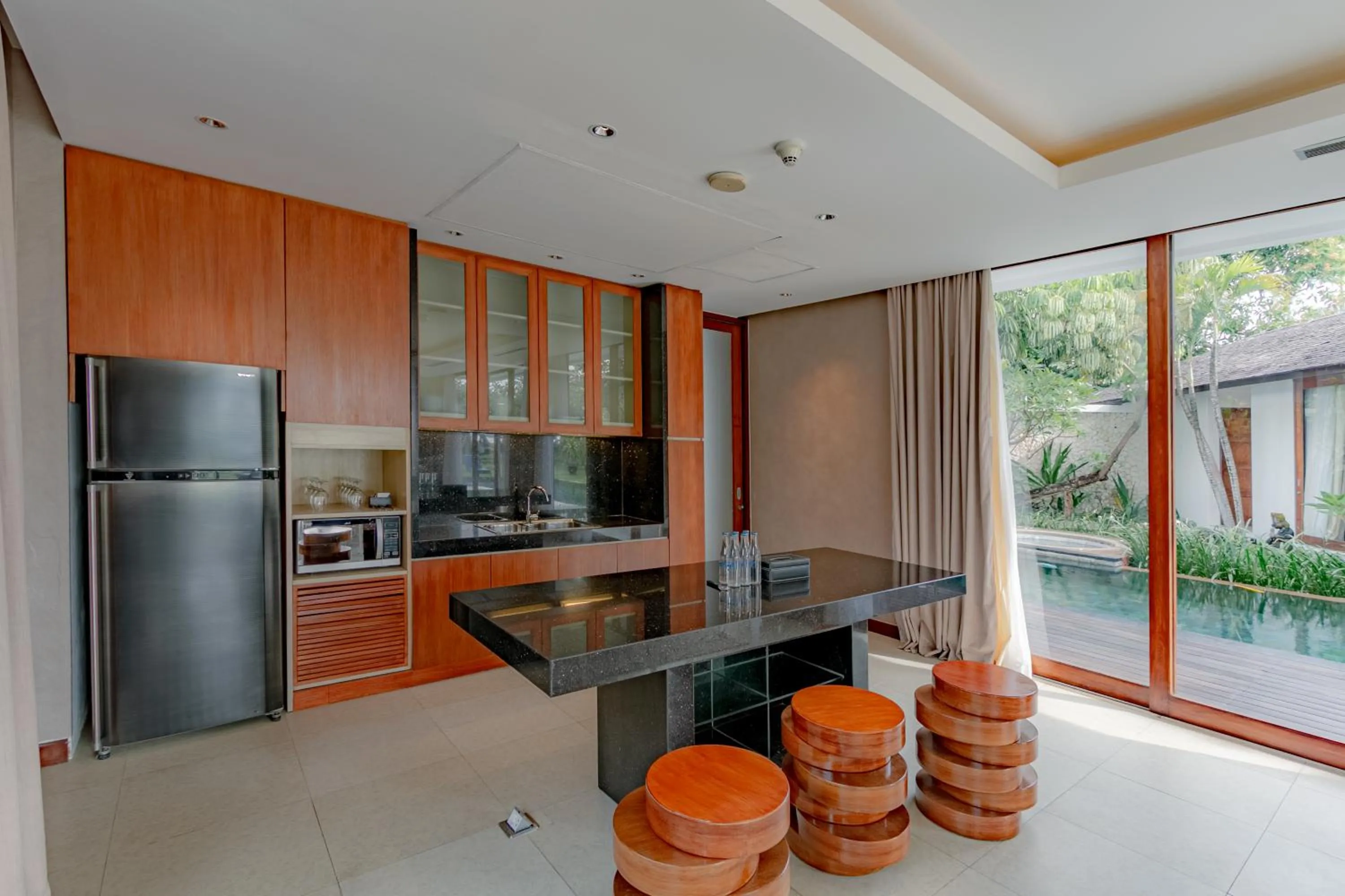 Kitchen or kitchenette in Holiday Inn Resort Baruna Bali by IHG