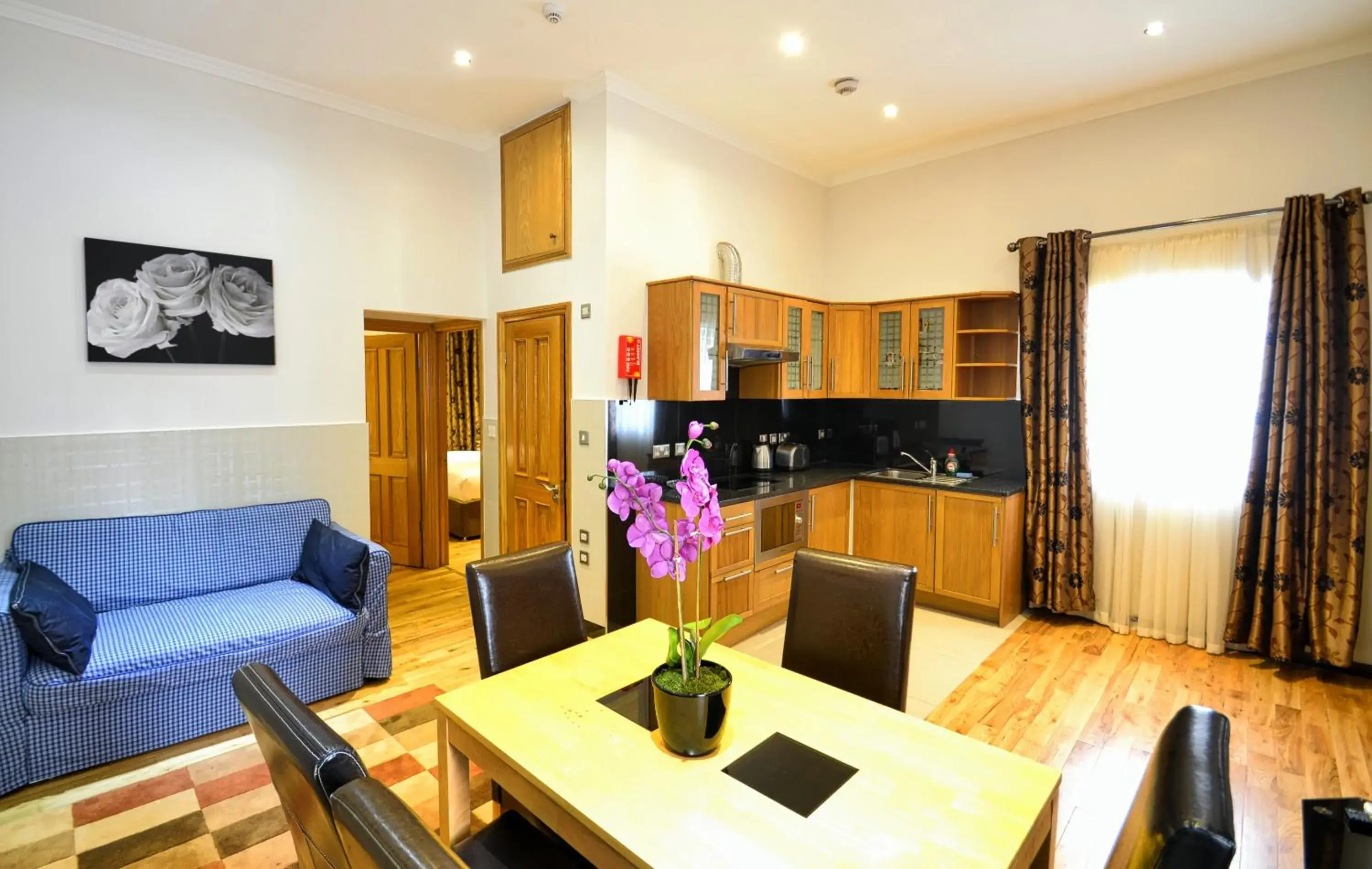 Two-Bedroom Apartment (5 Adults) in Hyde Park Apartments Two-Bedroom Apartment (5 Adults) in Hyde Park Apartments