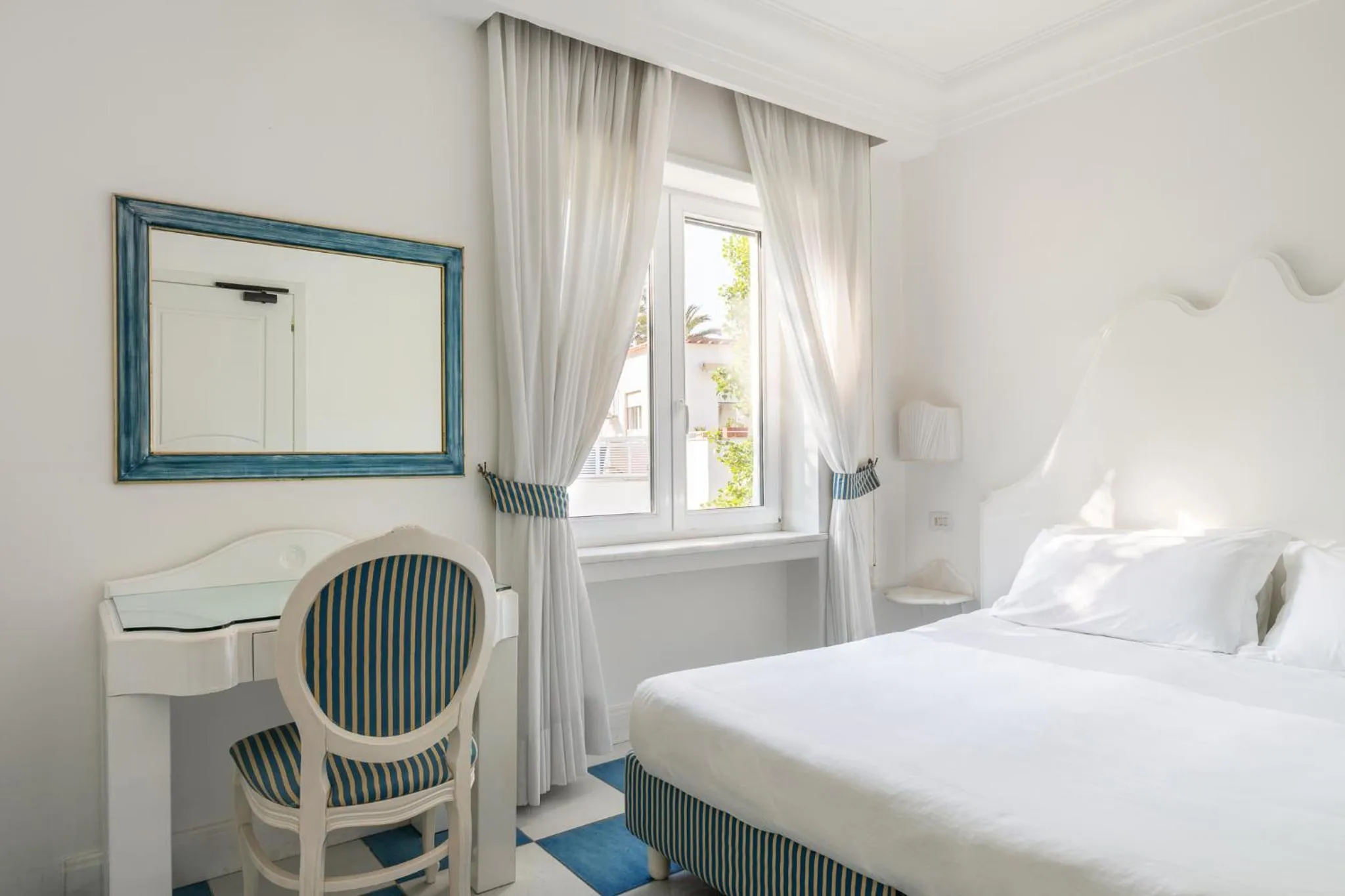 Bed in La Residenza Capri