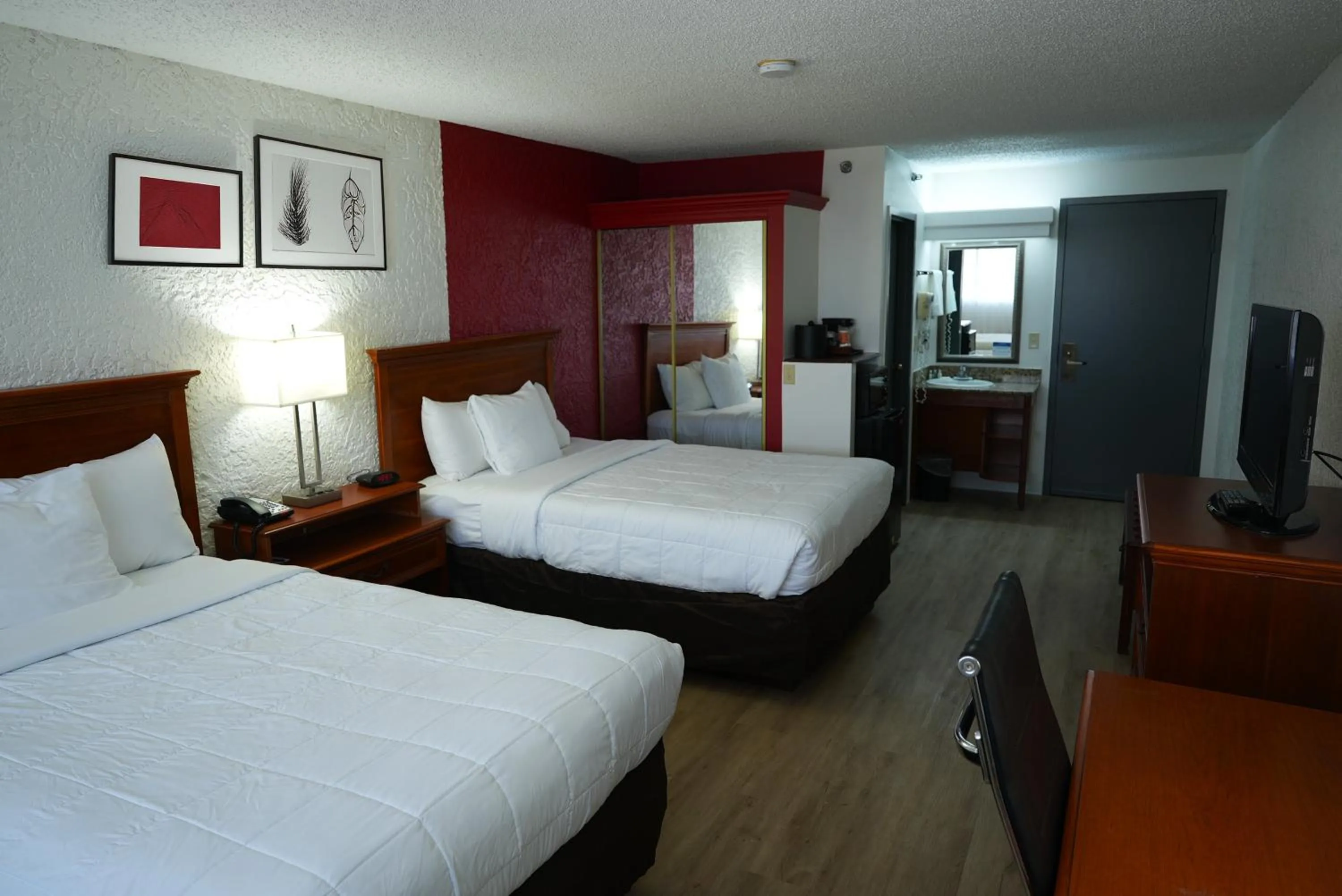 Bedroom in Clarion Hotel Broken Arrow - Tulsa