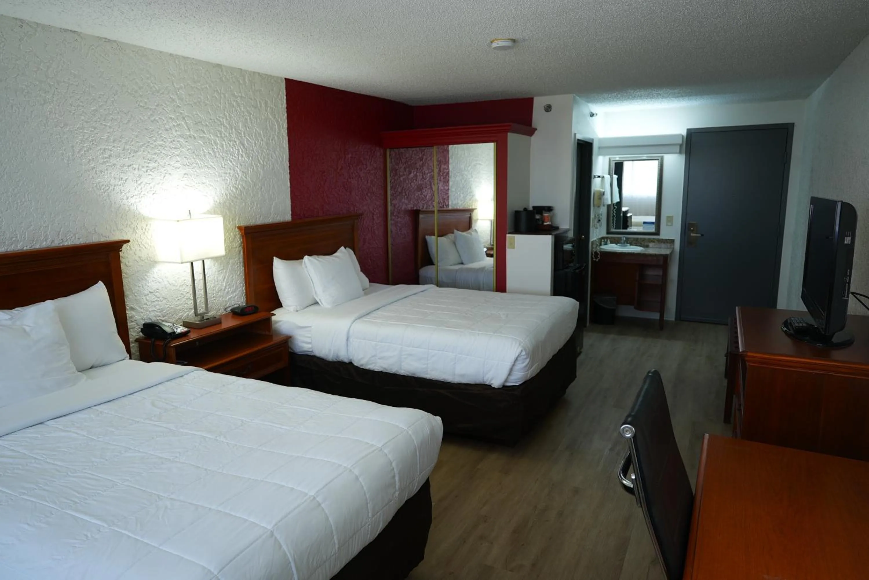 Bedroom in Clarion Hotel Broken Arrow - Tulsa