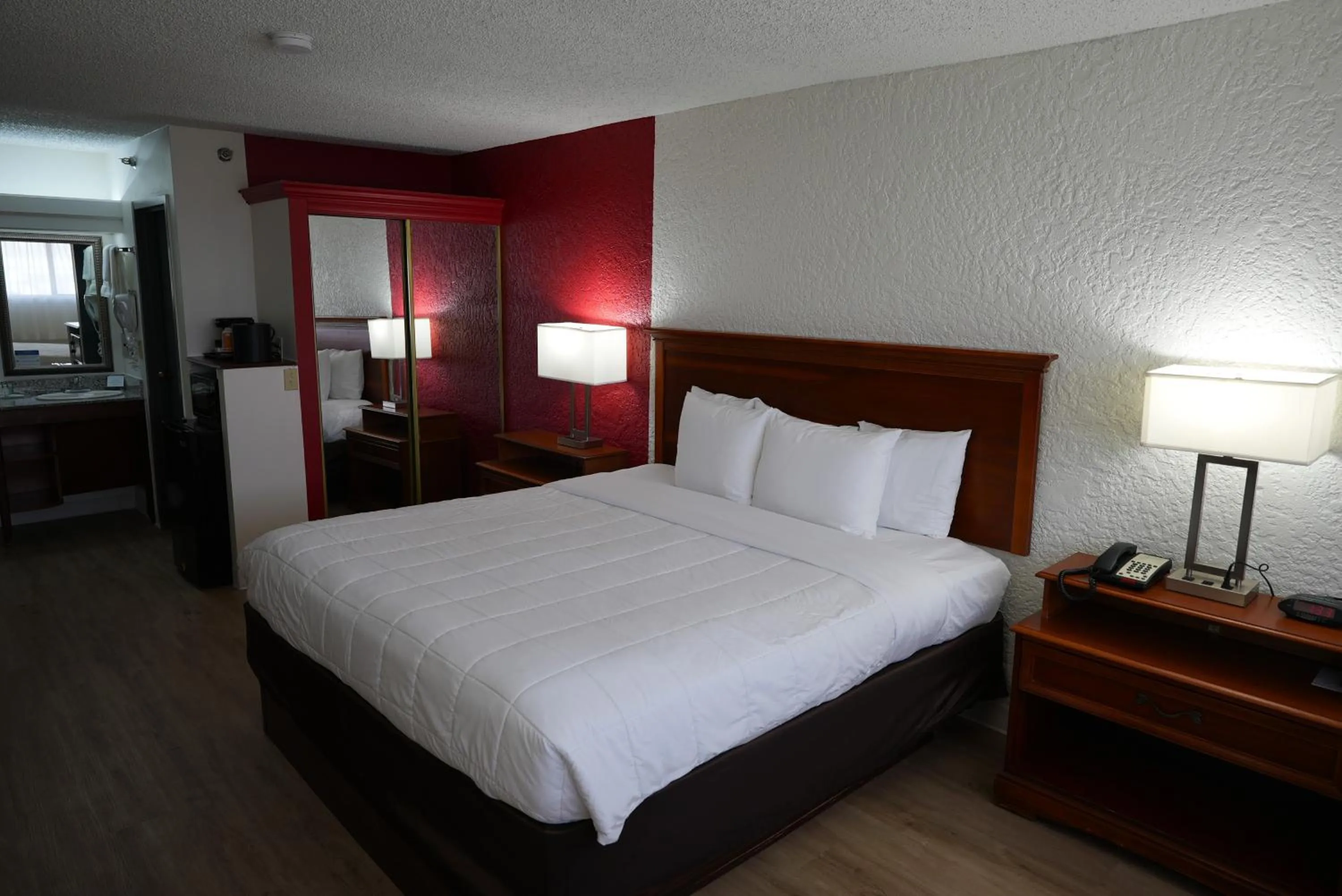 Bedroom in Clarion Hotel Broken Arrow - Tulsa