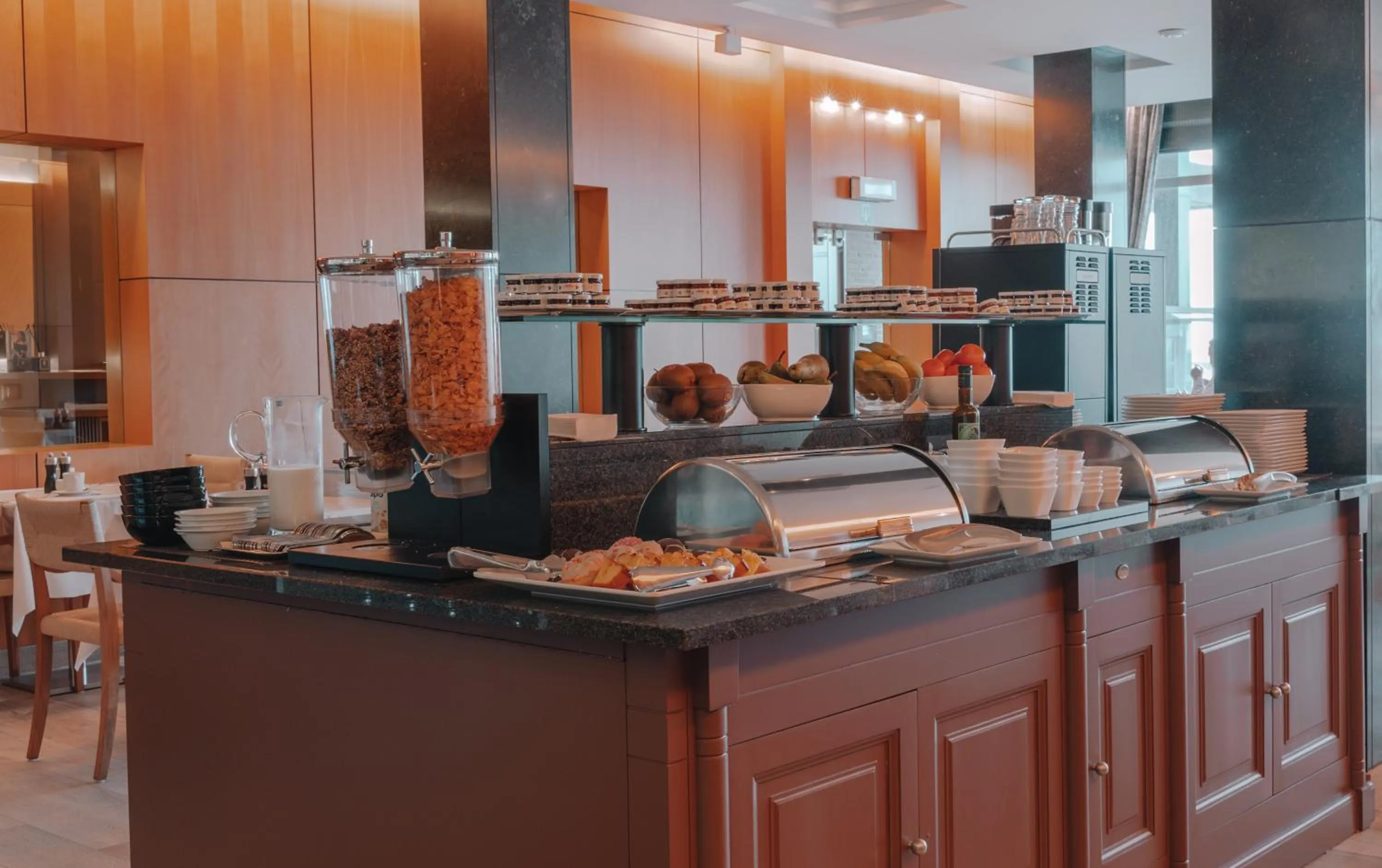 Restaurant/places to eat in Hotel Riant-Séjour by WP Hotels