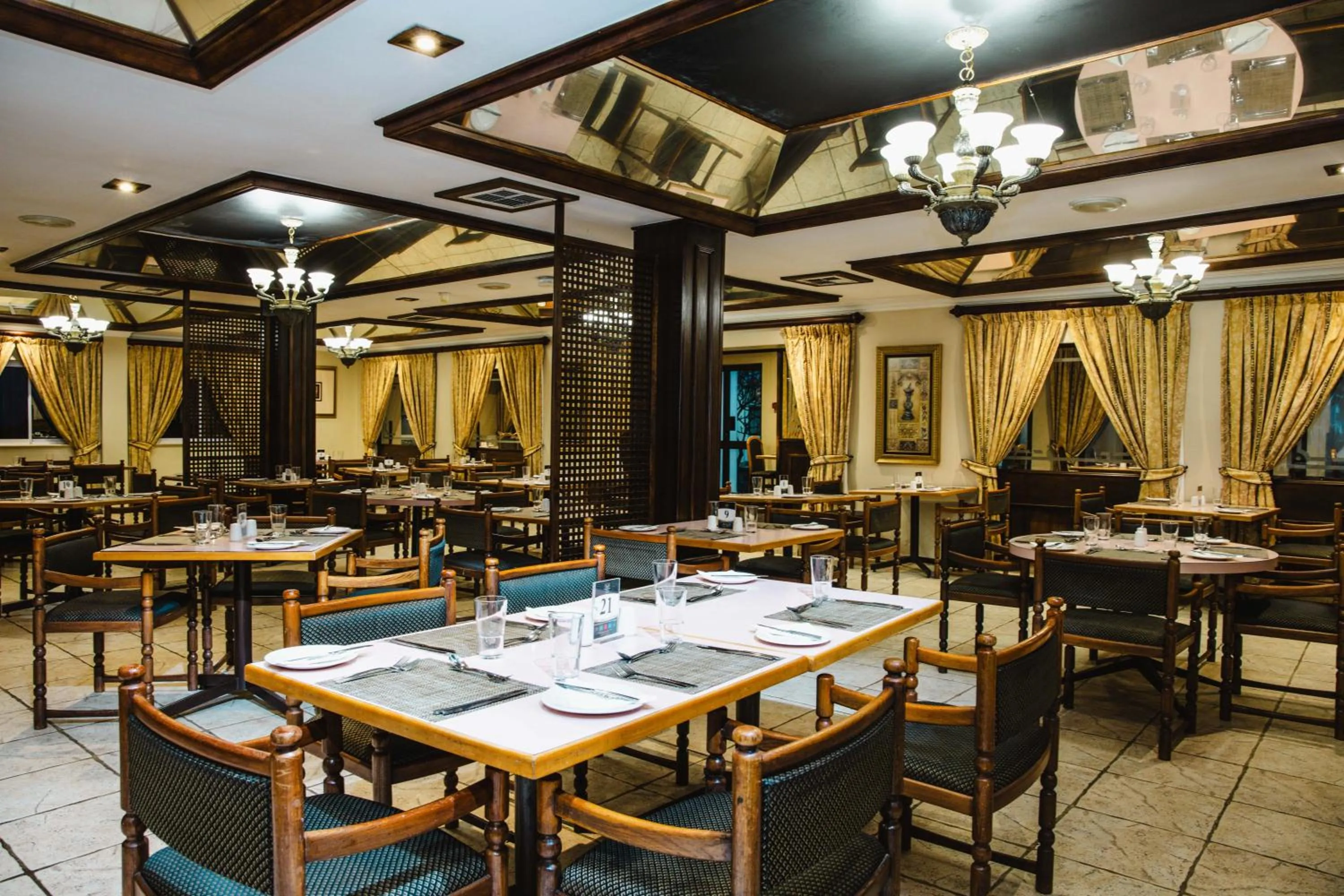 Restaurant/places to eat in Premier Hotel The Richards