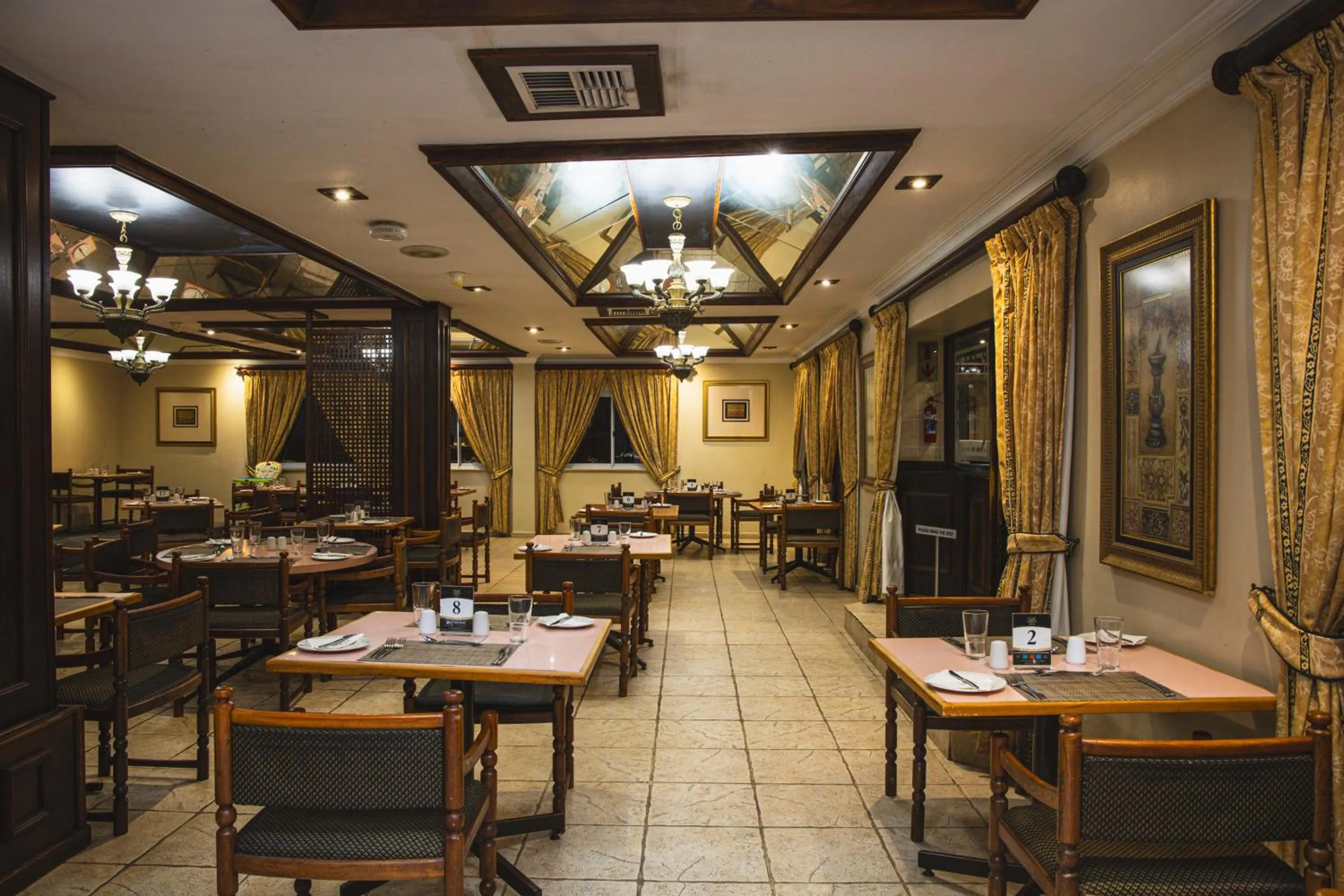 Restaurant/places to eat in Premier Hotel The Richards