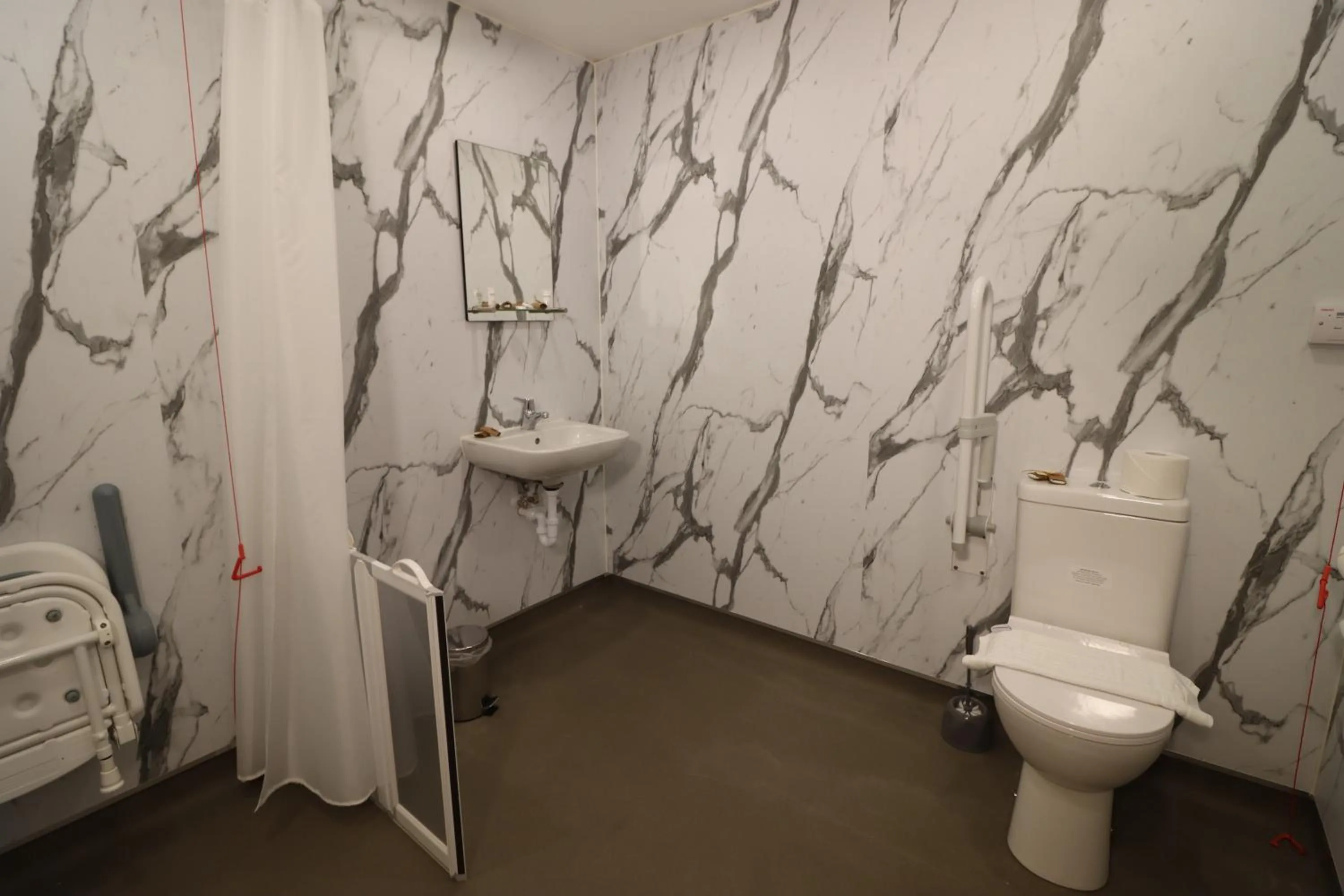 Toilet in The Castle Hotel