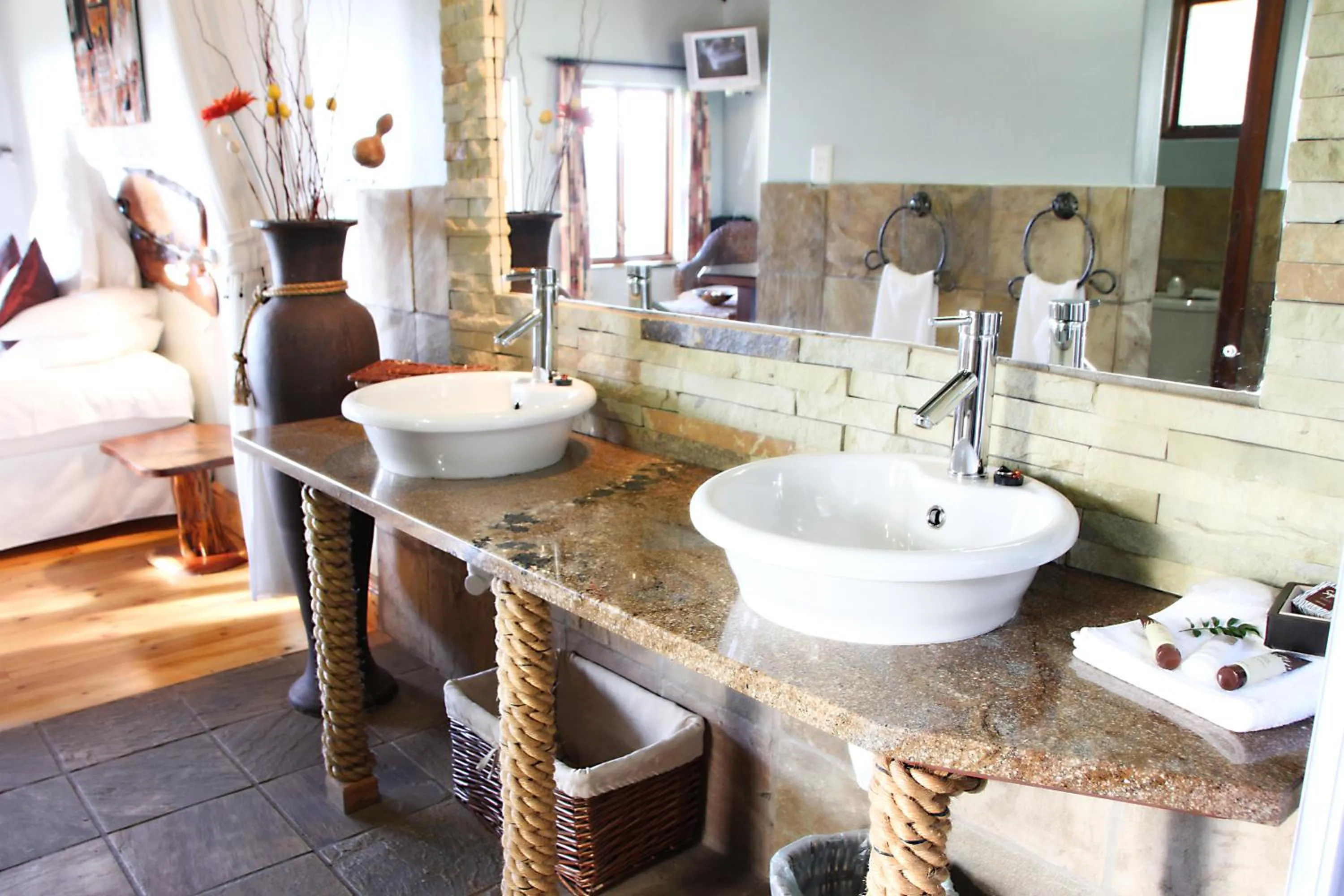 Bathroom in Addo Dung Beetle Guest Farm