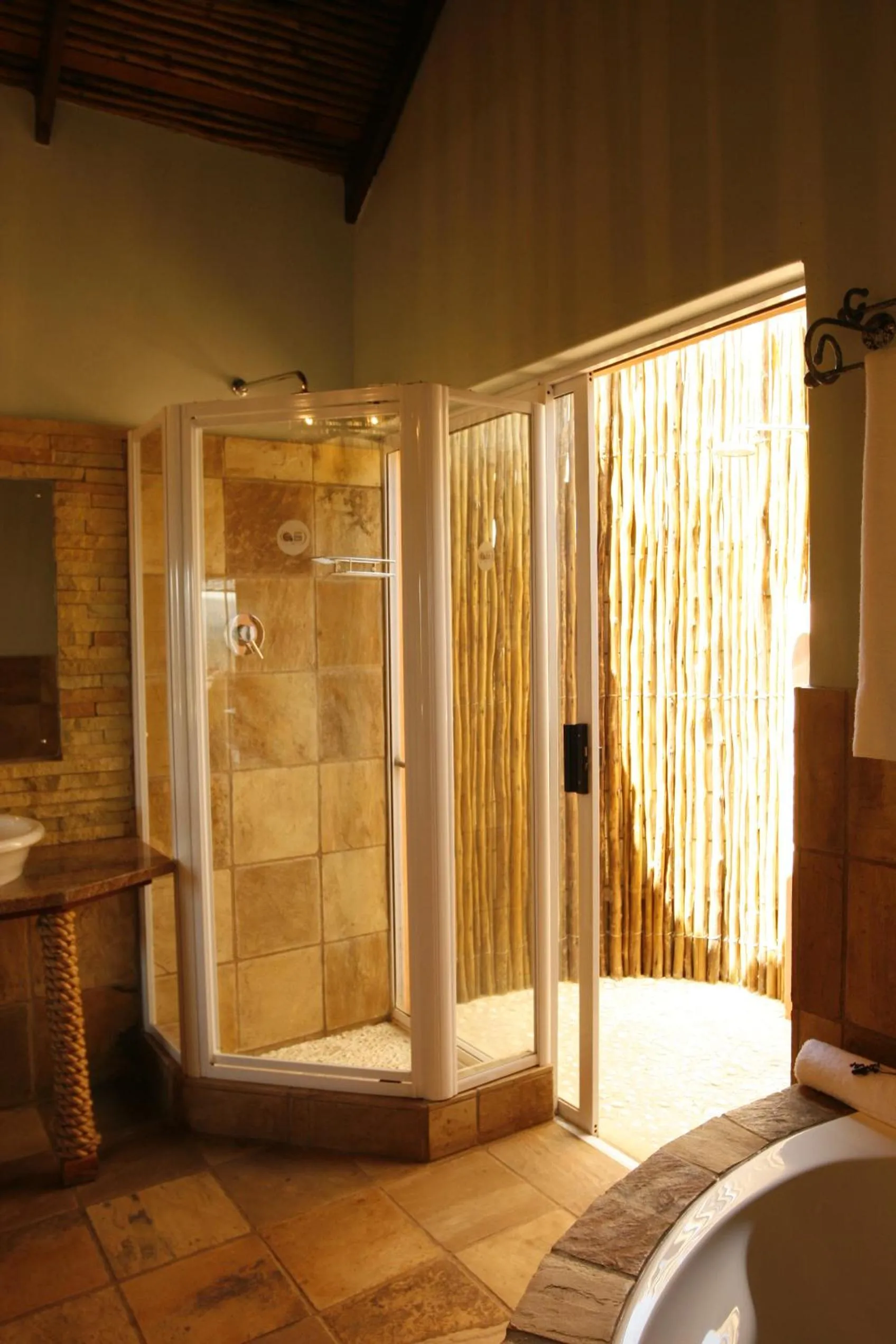 Shower, Bed in Addo Dung Beetle Guest Farm