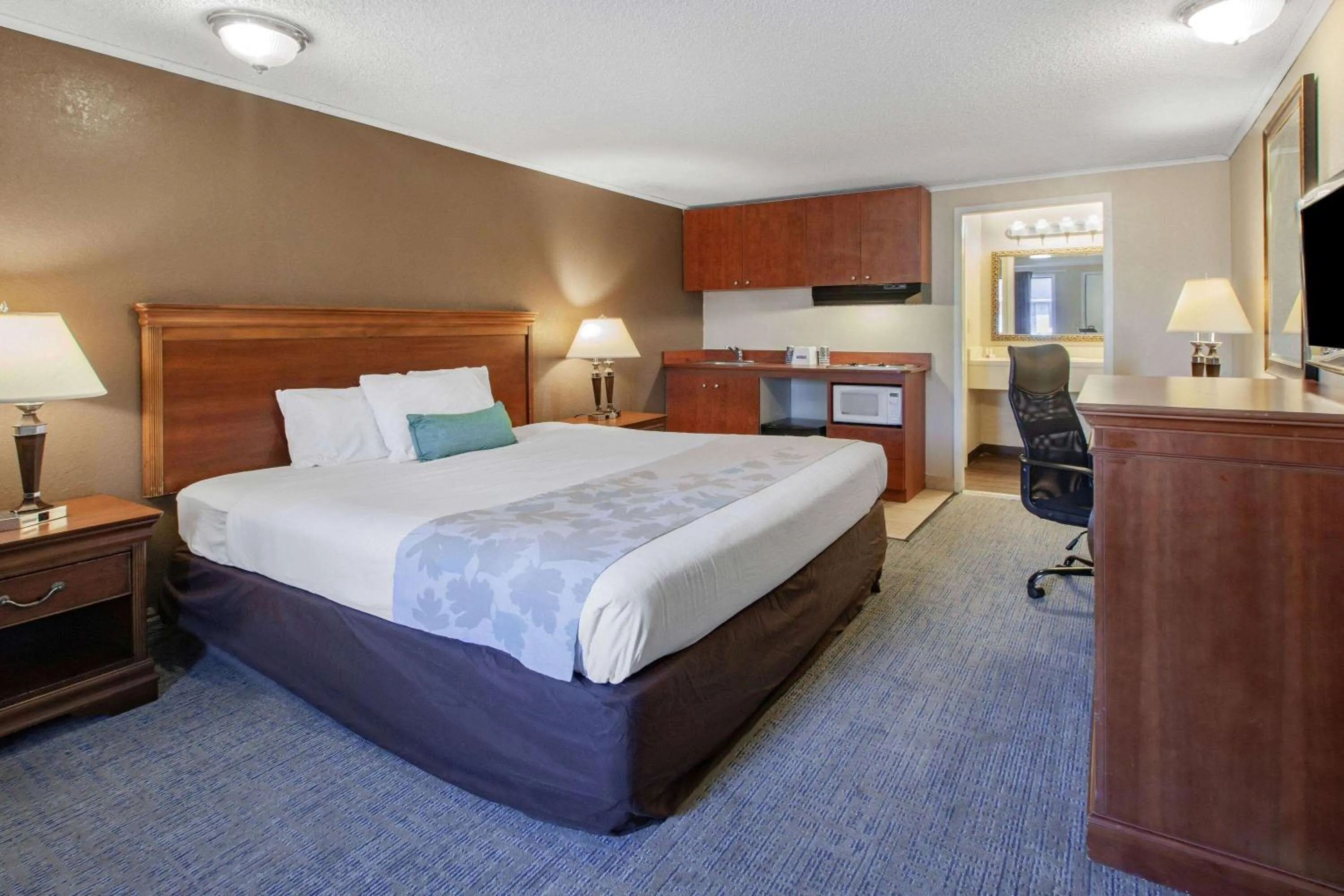 Photo of the whole room in Travelodge by Wyndham Monroe