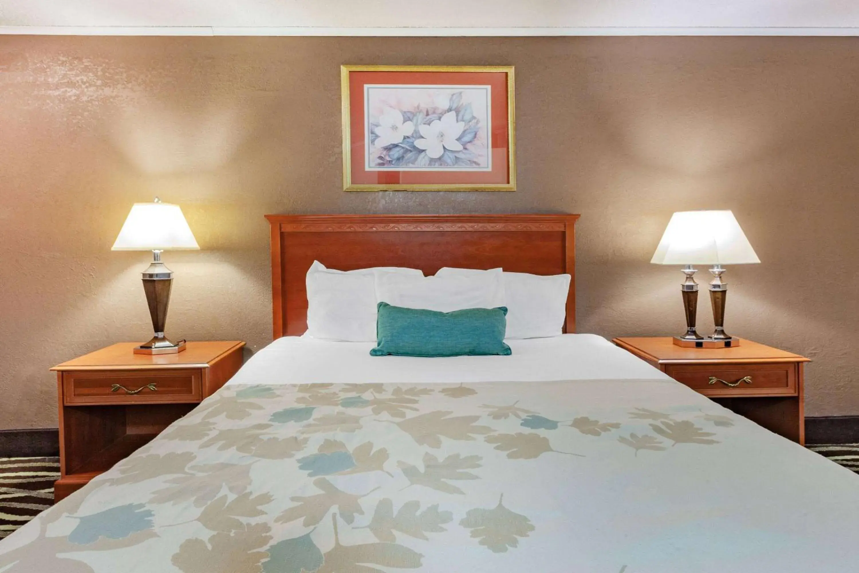 Efficiency King Room - Non-Smoking in Travelodge by Wyndham Monroe Efficiency King Room - Non-Smoking in Travelodge by Wyndham Monroe