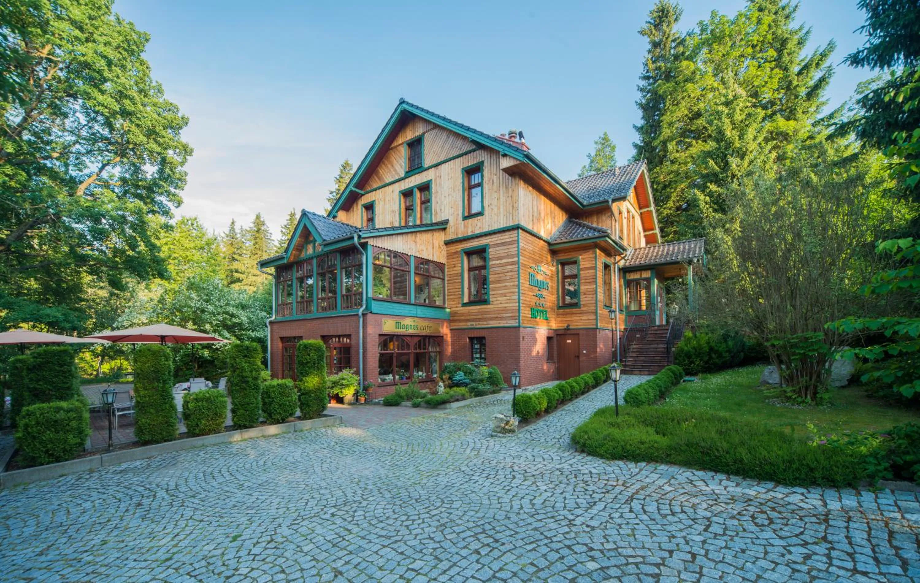 Facade/entrance in Hotel Magnes