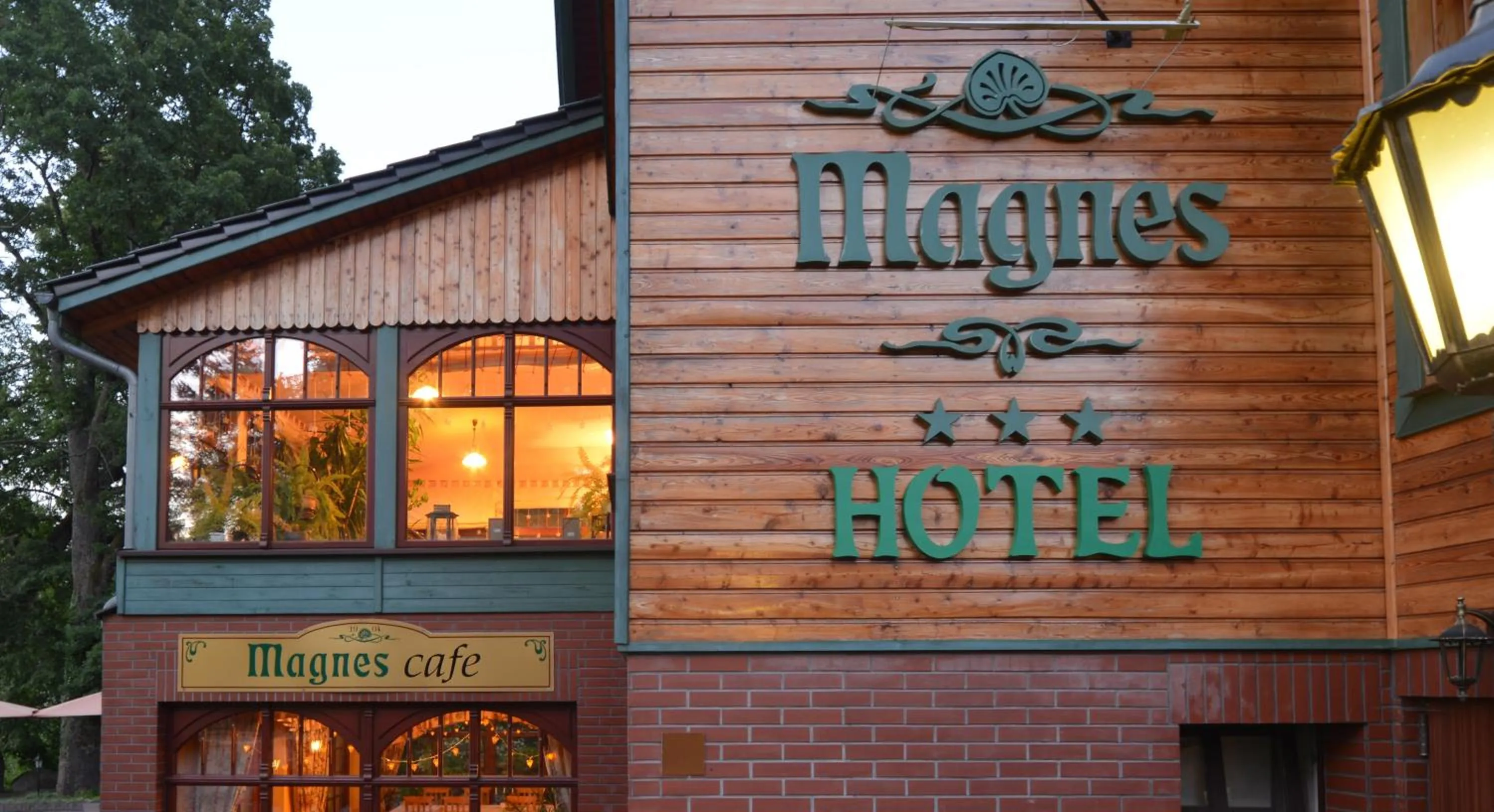 Facade/entrance in Hotel Magnes