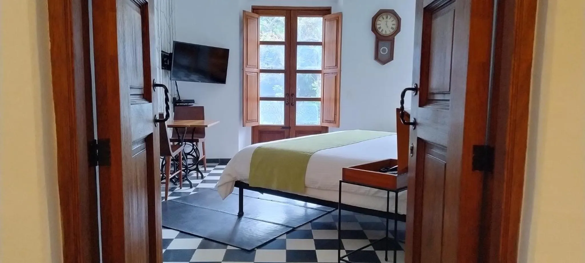 Photo of the whole room, Bed in Del Carmen Concept Hotel Boutique by Chai