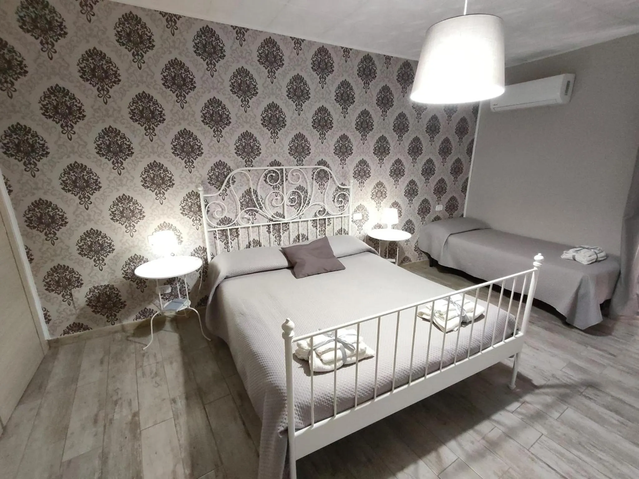 Photo of the whole room, Bed in Il Vicoletto