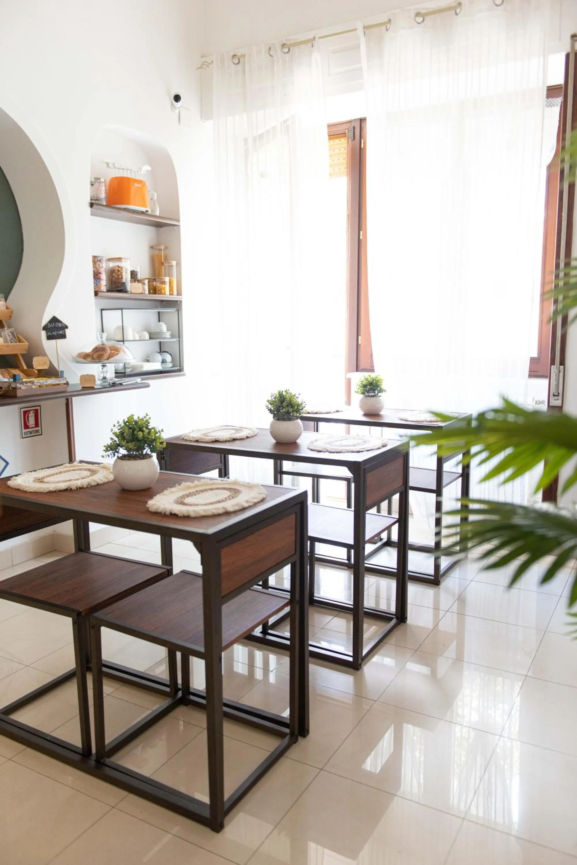 Breakfast in Camera Ardea