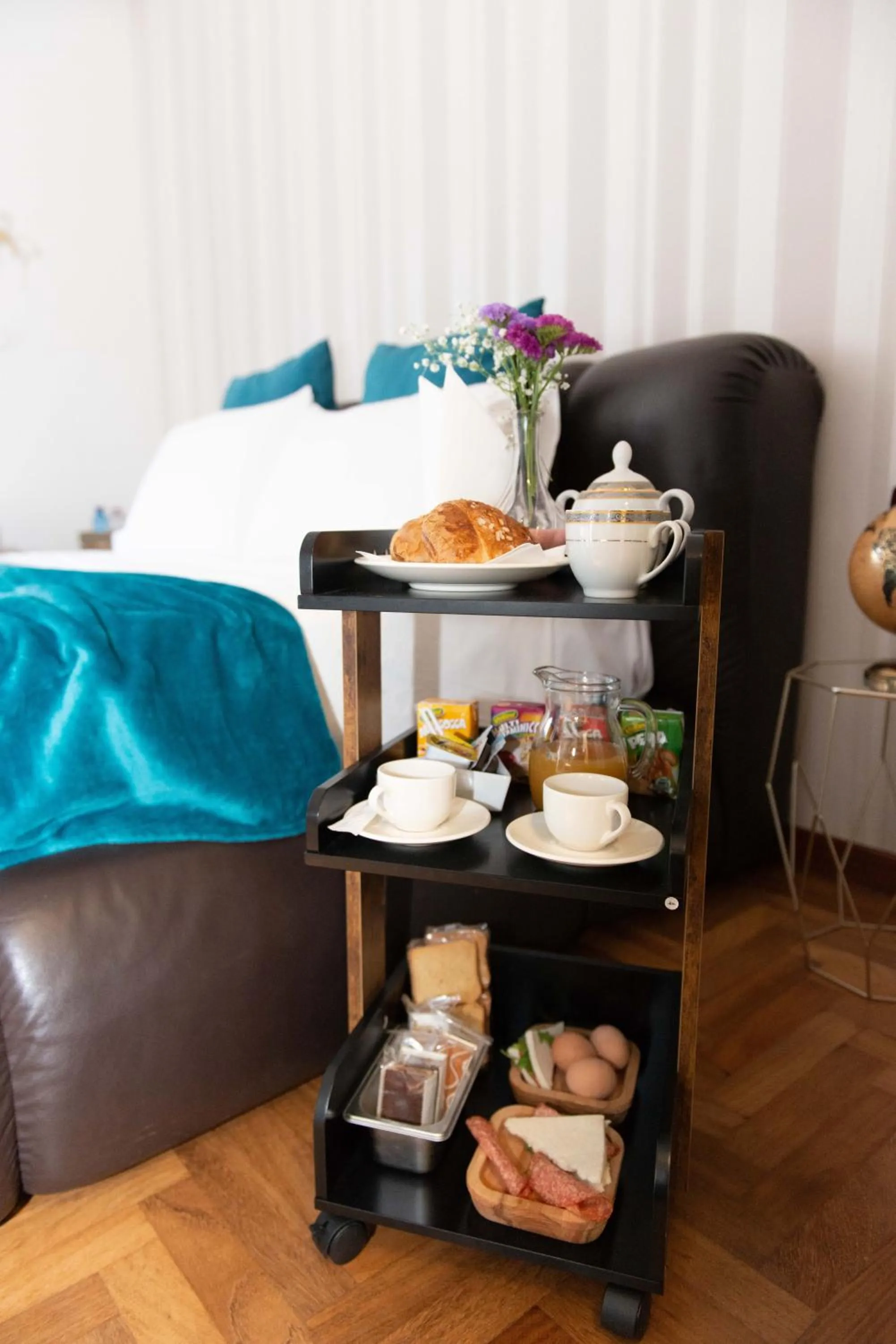 Breakfast in Camera Ardea con Camino