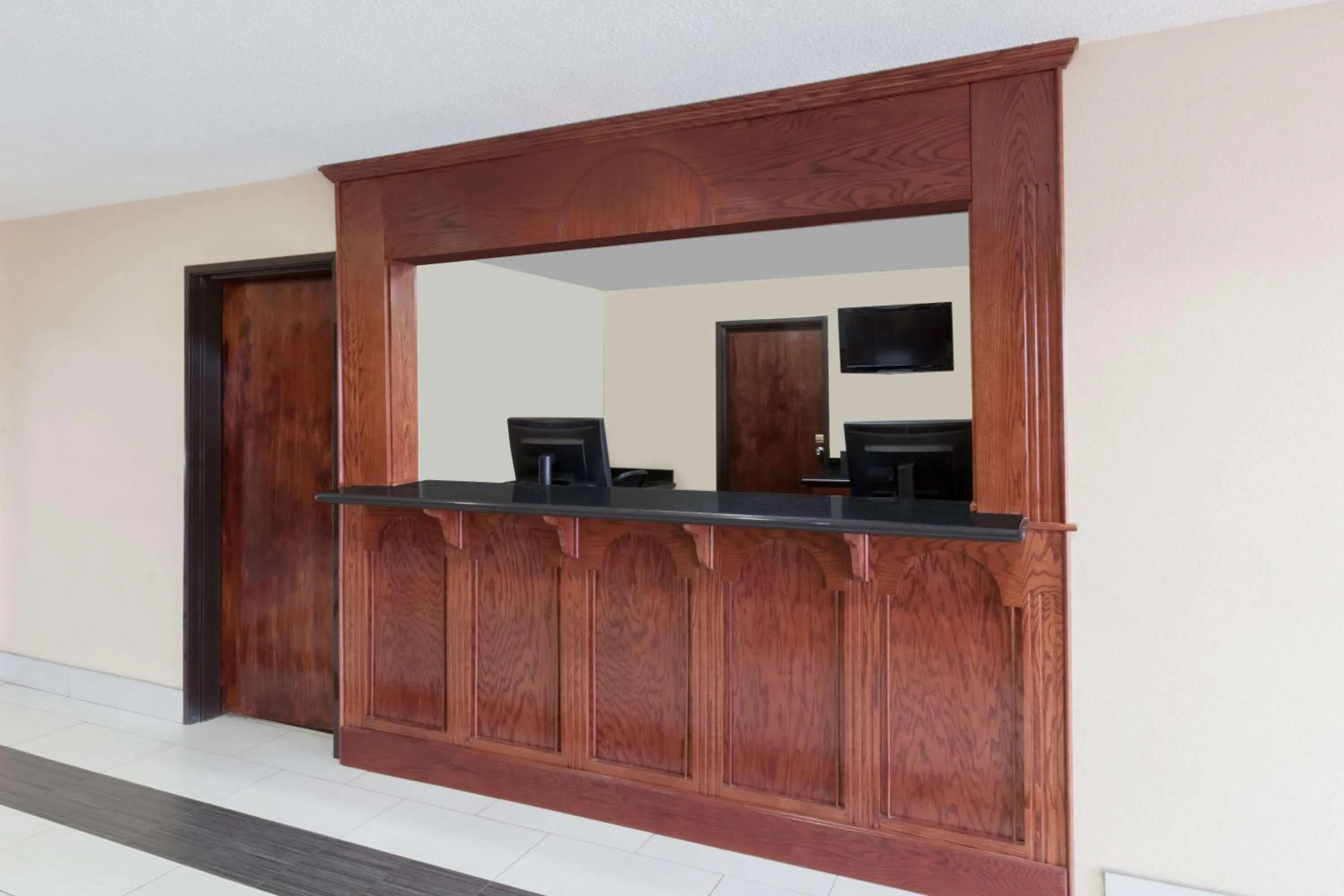 Lobby or reception in Super 8 South by Wyndham