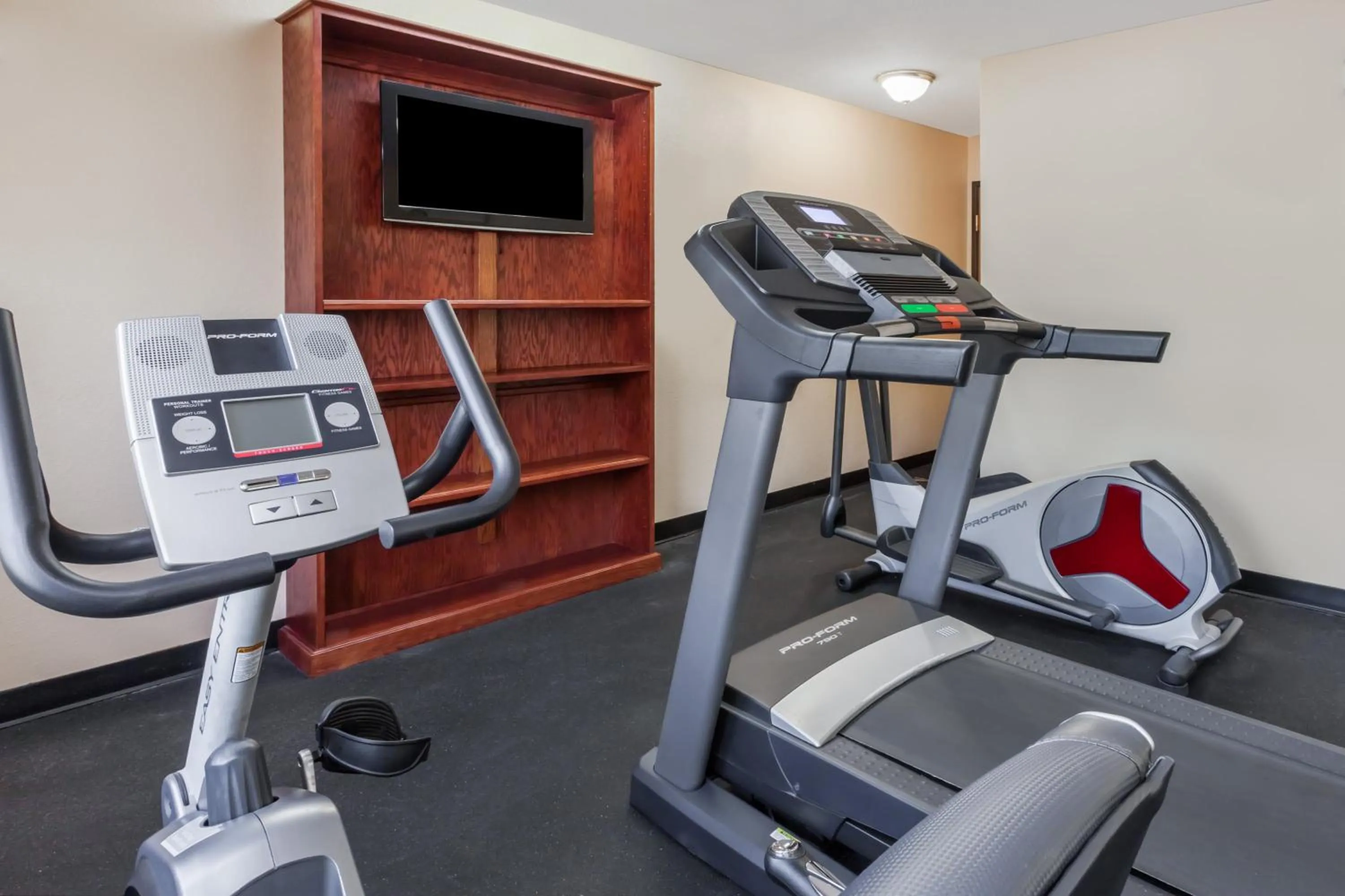 Fitness centre/facilities in Super 8 South by Wyndham
