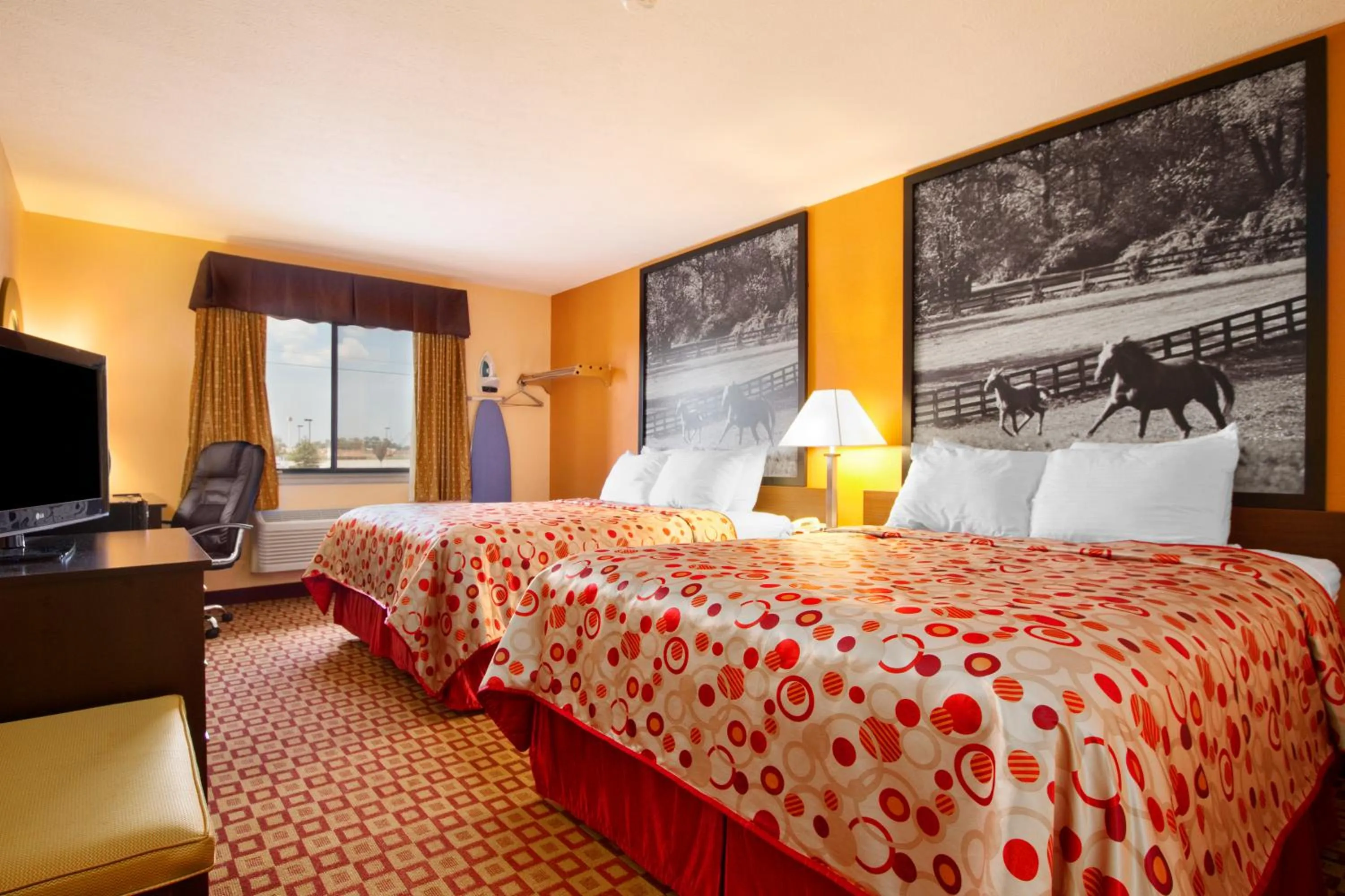 Bedroom, Bed in Super 8 South by Wyndham