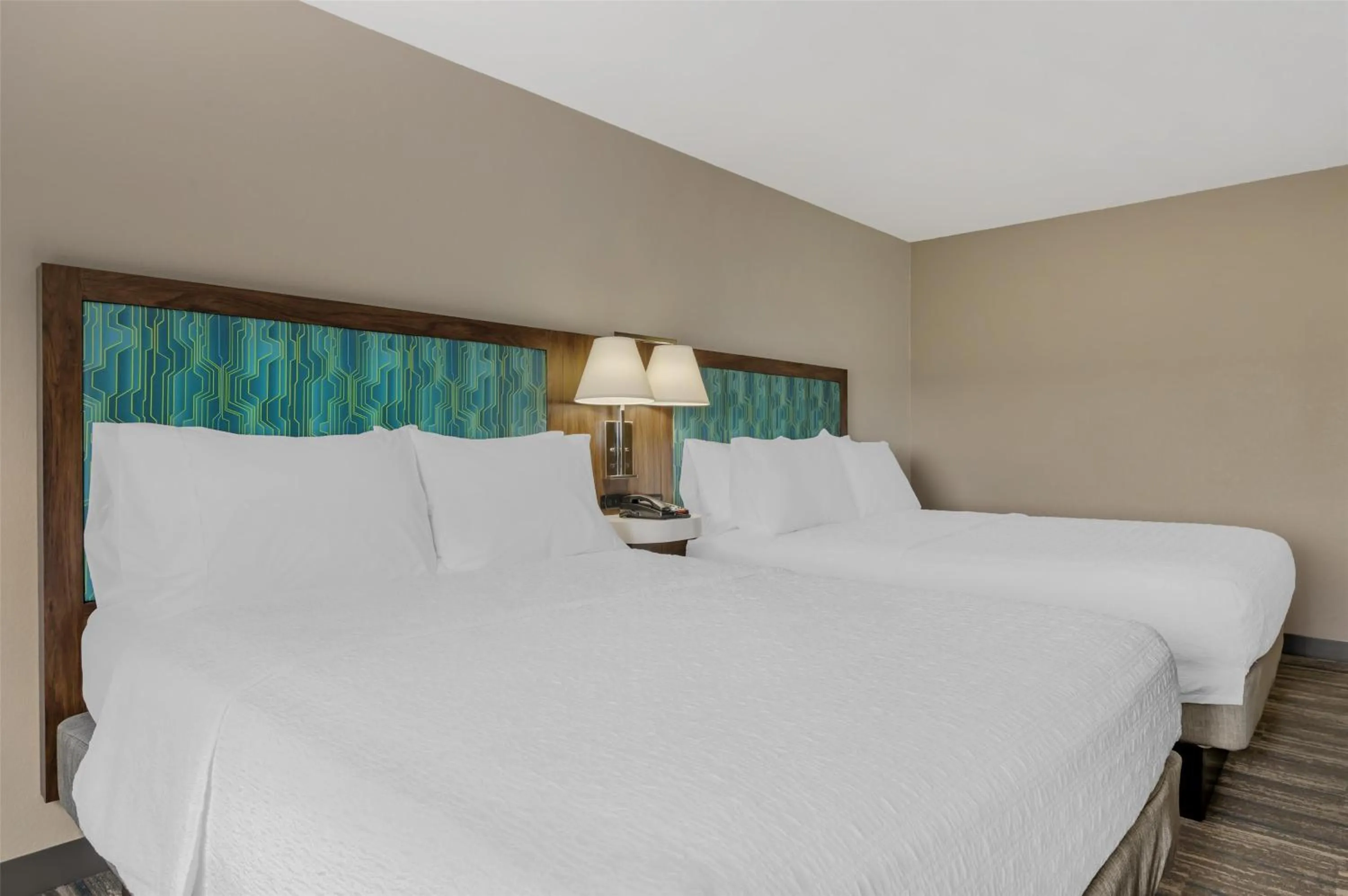 Bed in Hampton Inn & Suites Crawfordsville
